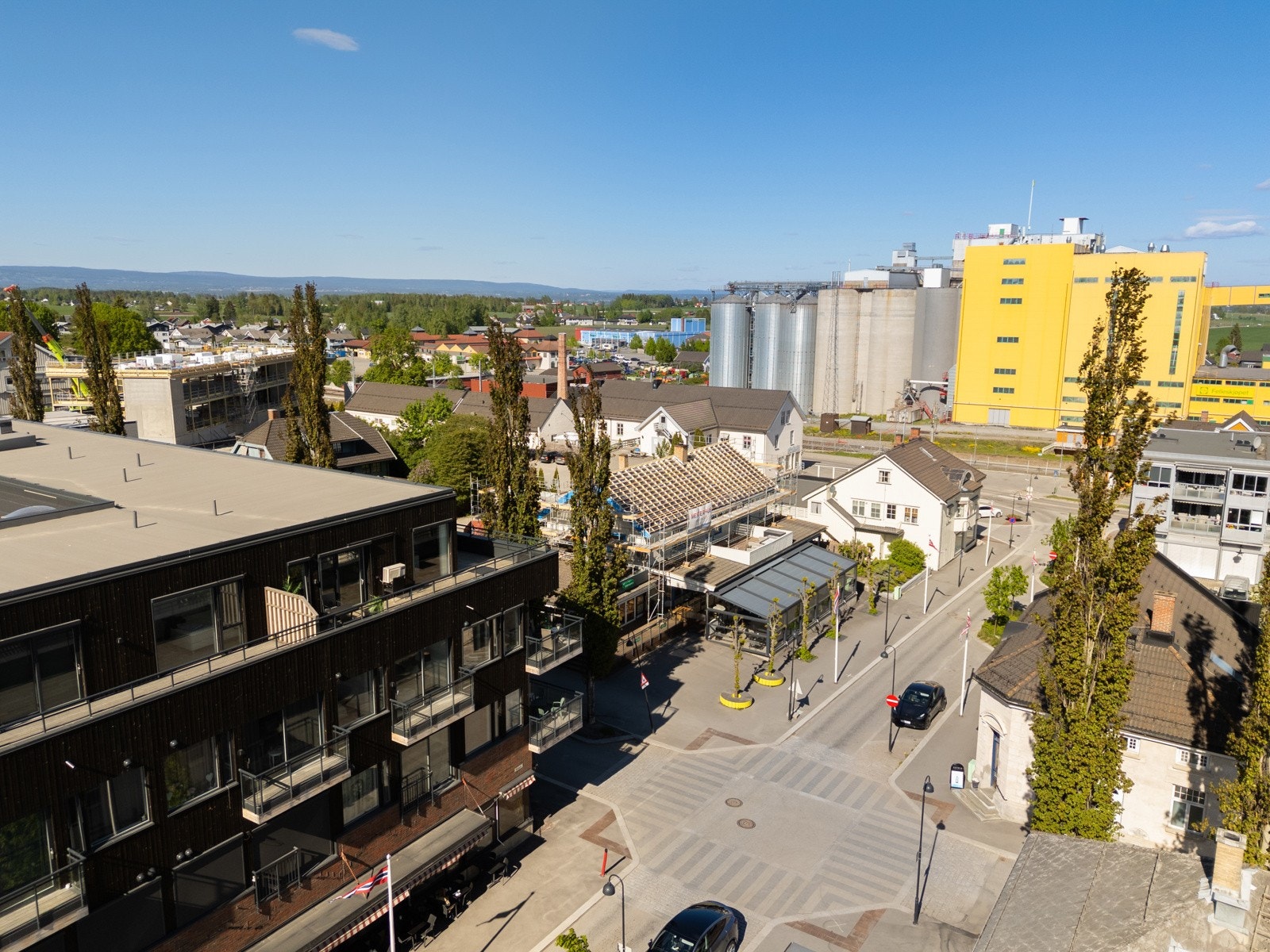 Her bor du sentralt til med alle fasilliteter Stange har å by på. Galleribilde