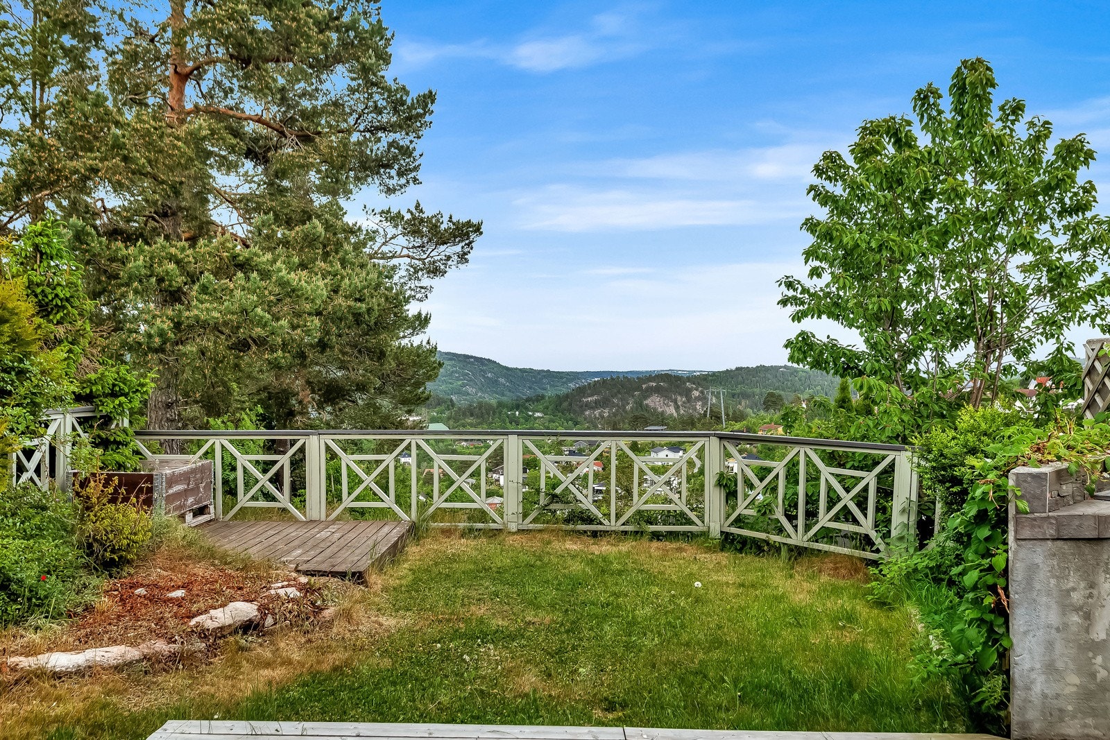 Eiendommen er grensende til friområde i forkant. Galleribilde