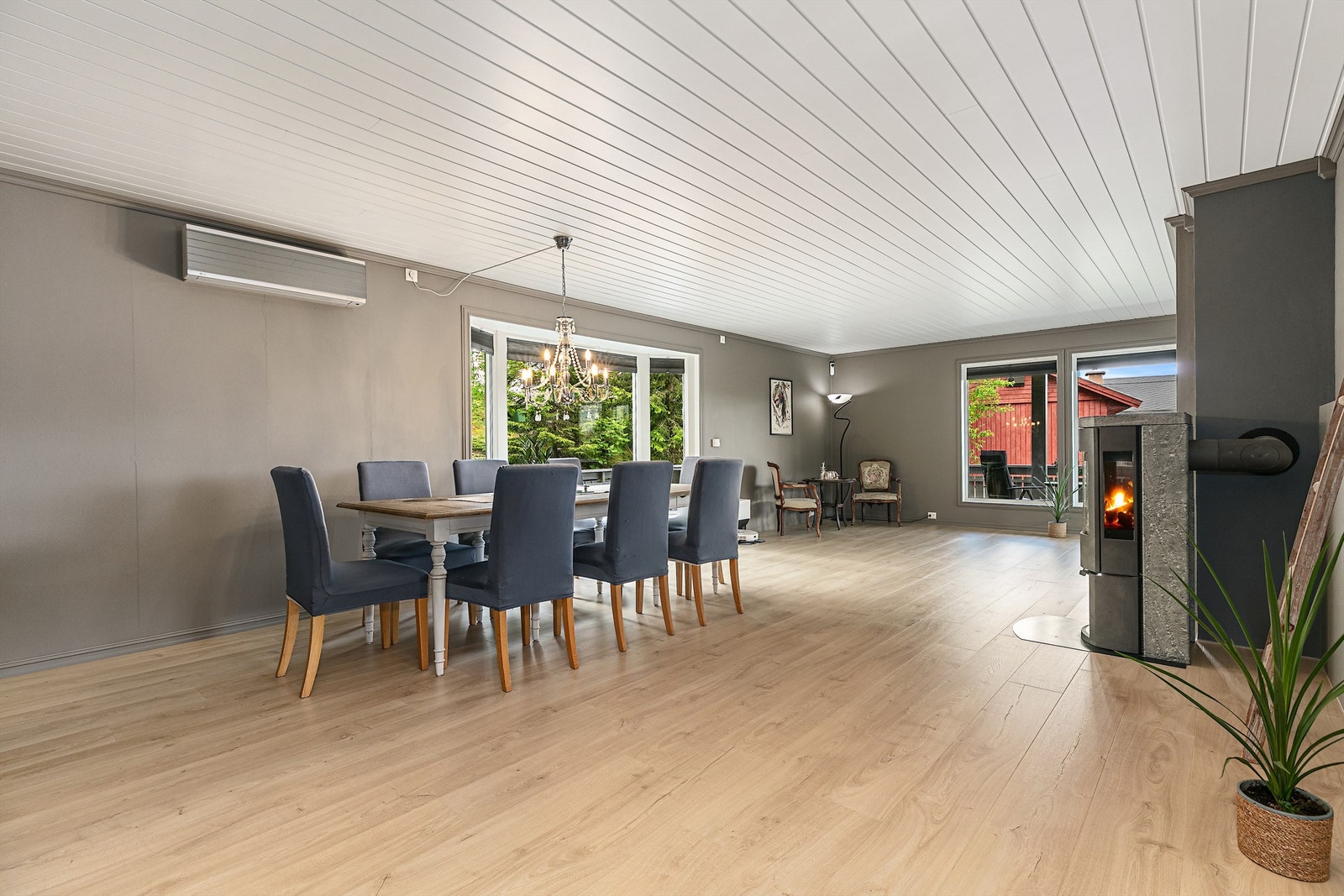 Det er montert varmepumpe i stuen Galleribilde