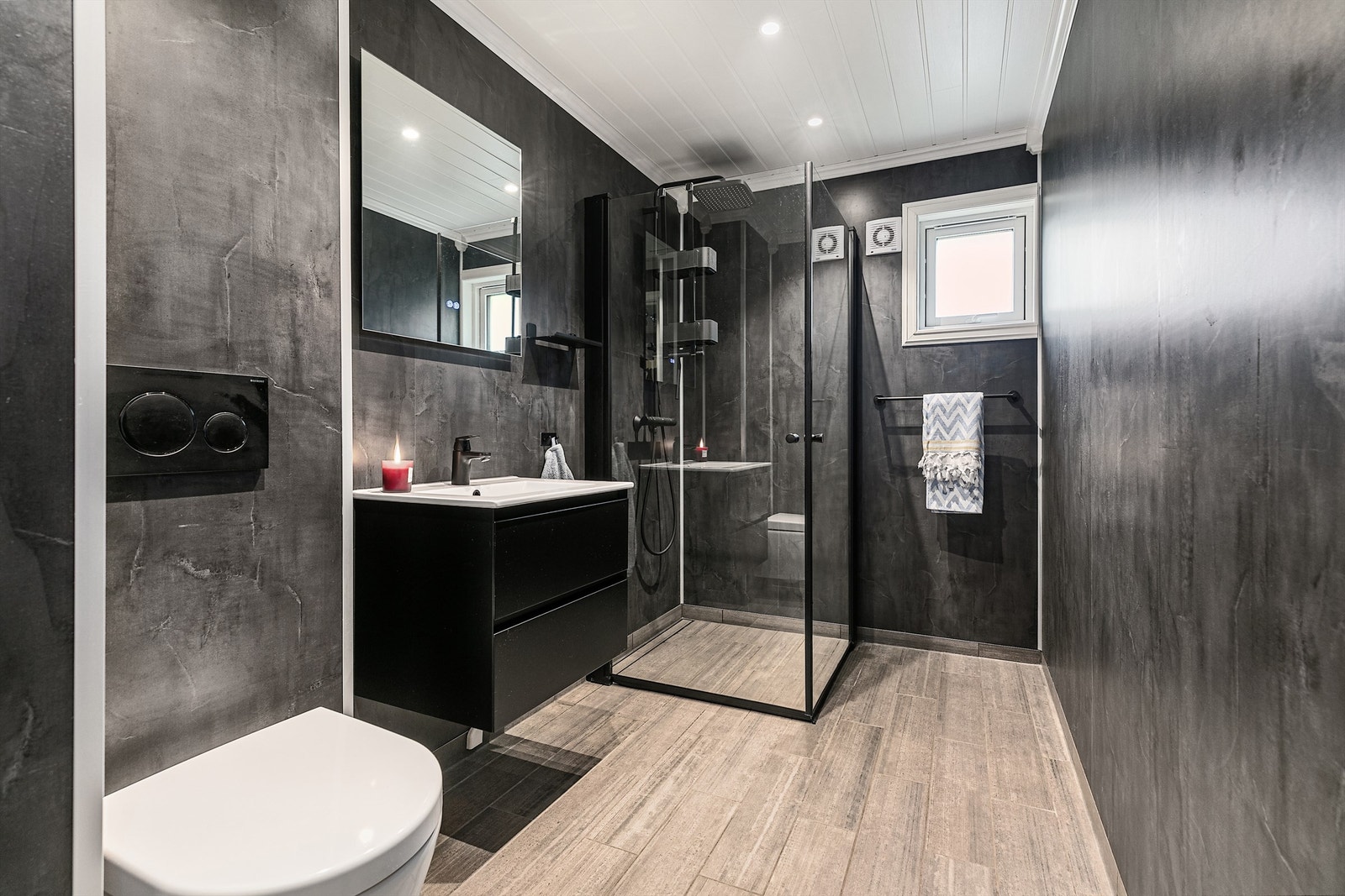 Ny renovert bad, med en moderne stil. Galleribilde