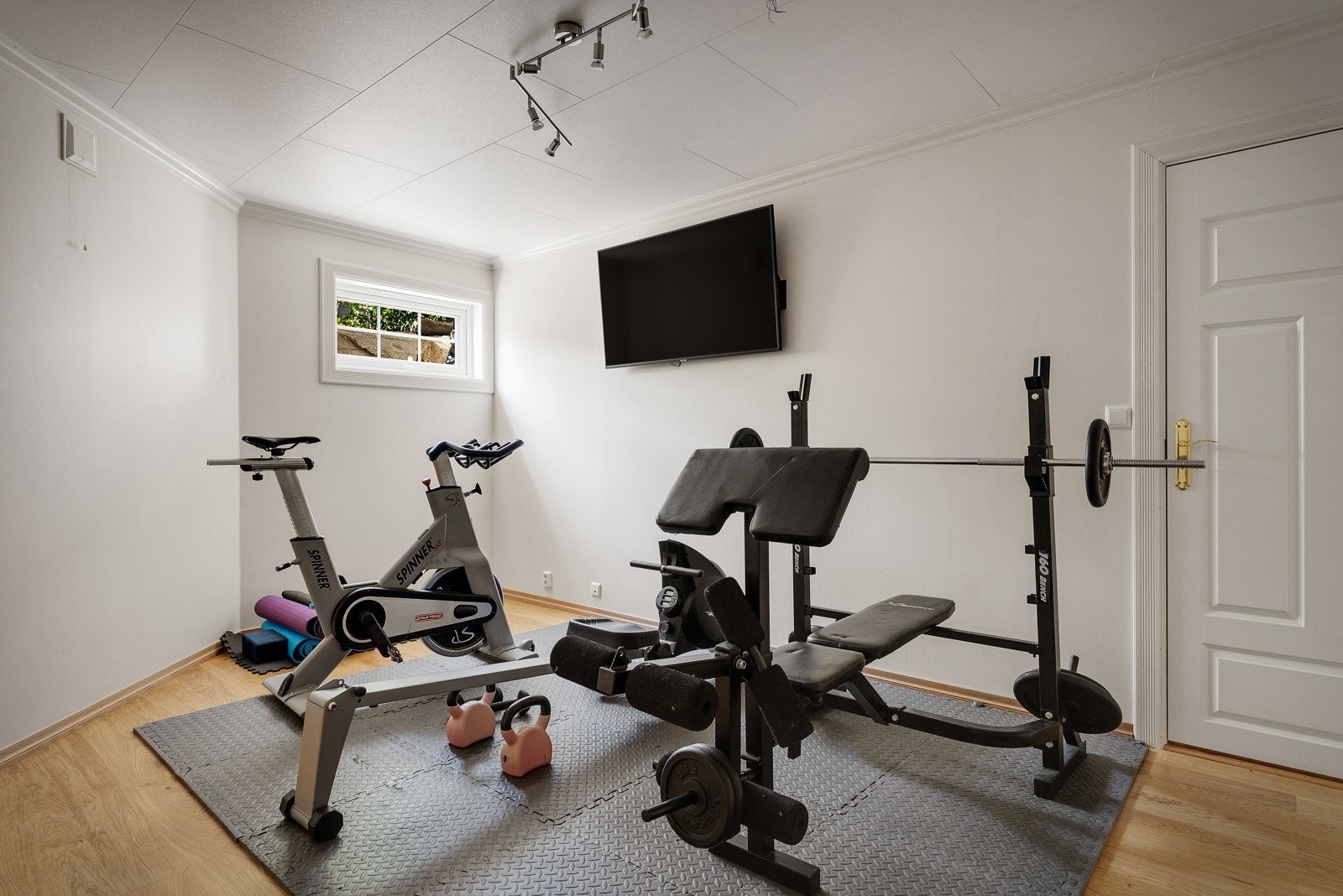 - Tv-stue som i dag er benytett som treningsrom 17,5 kvm - Galleribilde