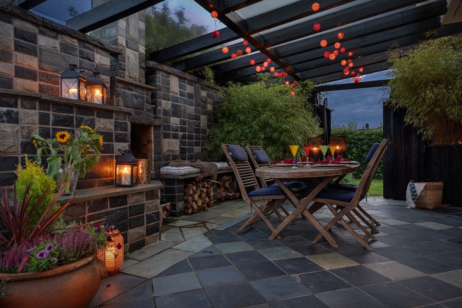 - Koselig kveldsstemning på terrassen - Galleribilde