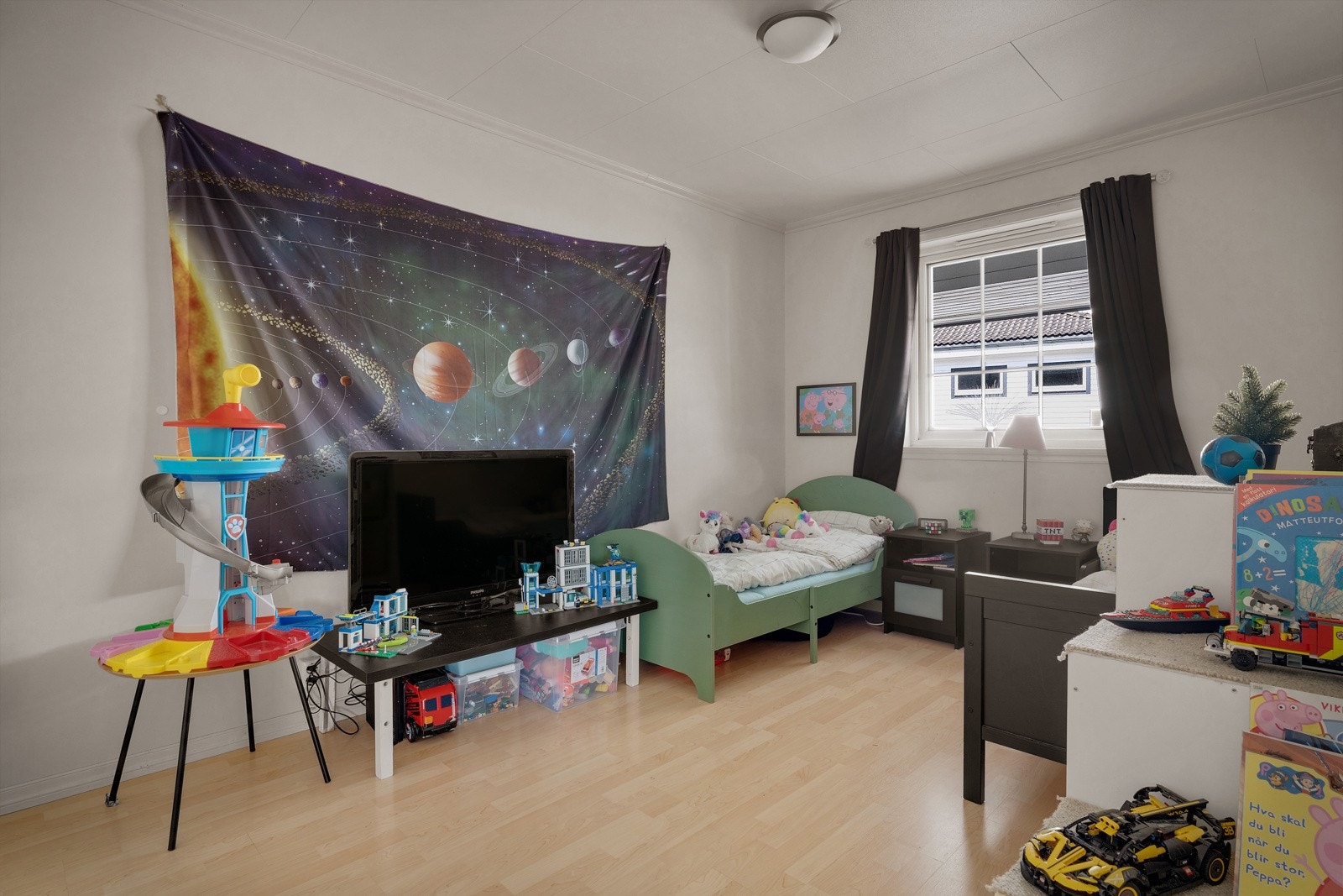 - Soverom målt til 12,8 kvm - Galleribilde