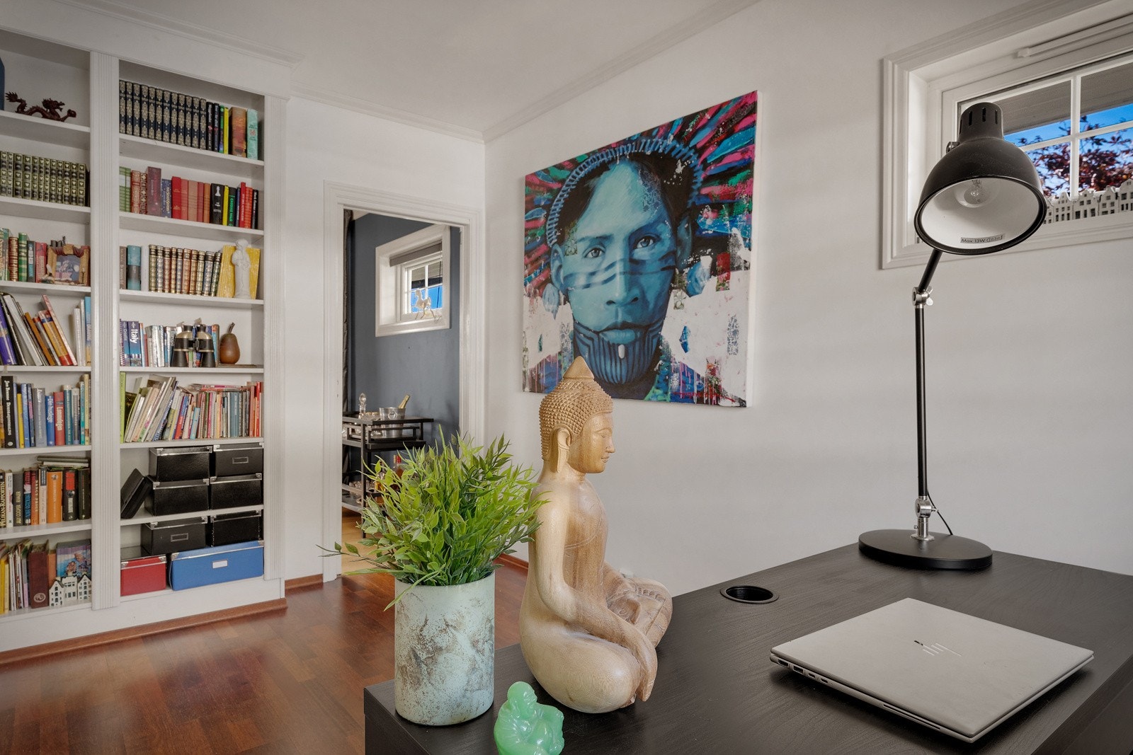 - Rommet er i dag innredet som kontor og bibliotek, men er opprinnelig godkjent som soverom. Galleribilde