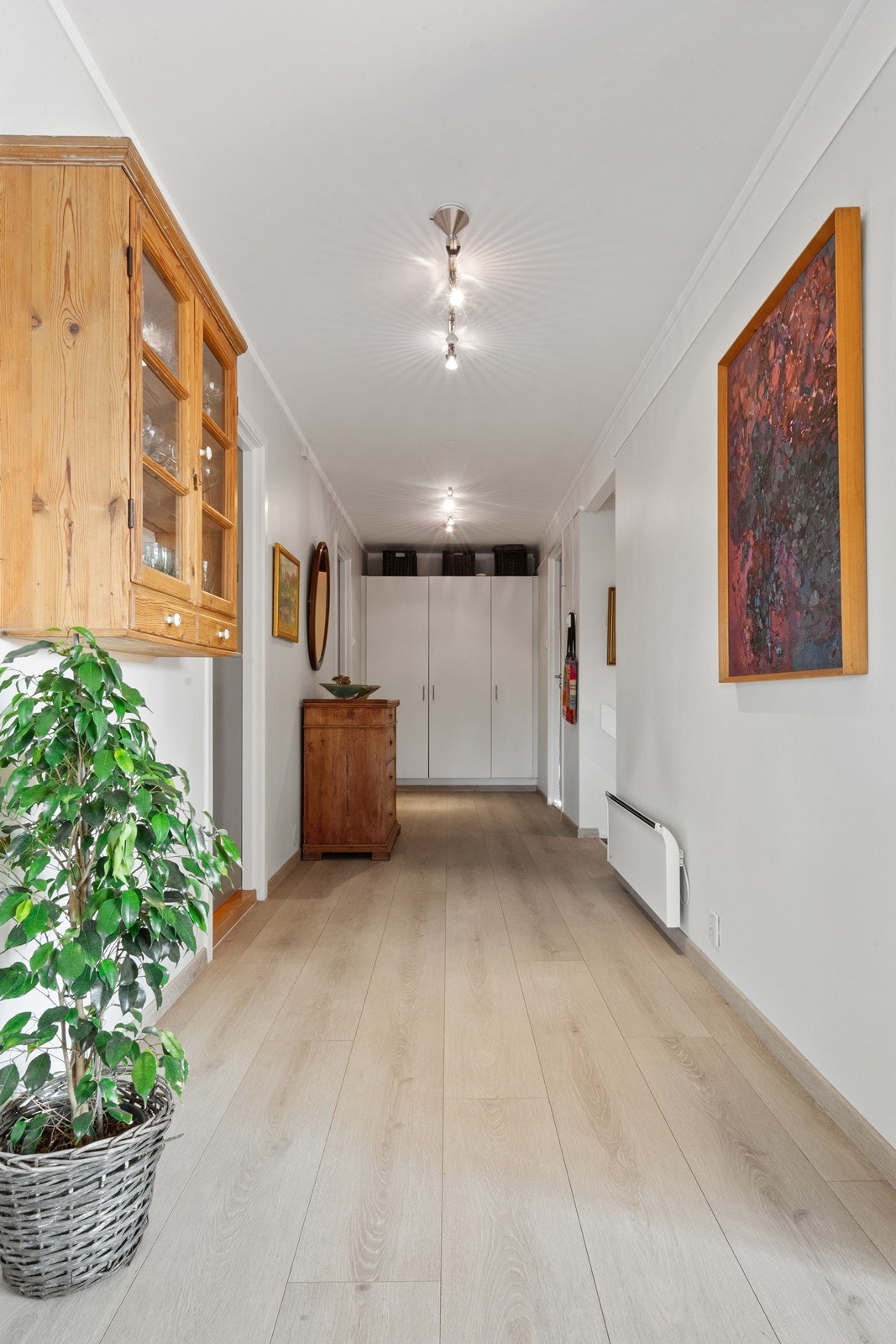 Boligens hall/mellomgang i 2. etasje. Galleribilde