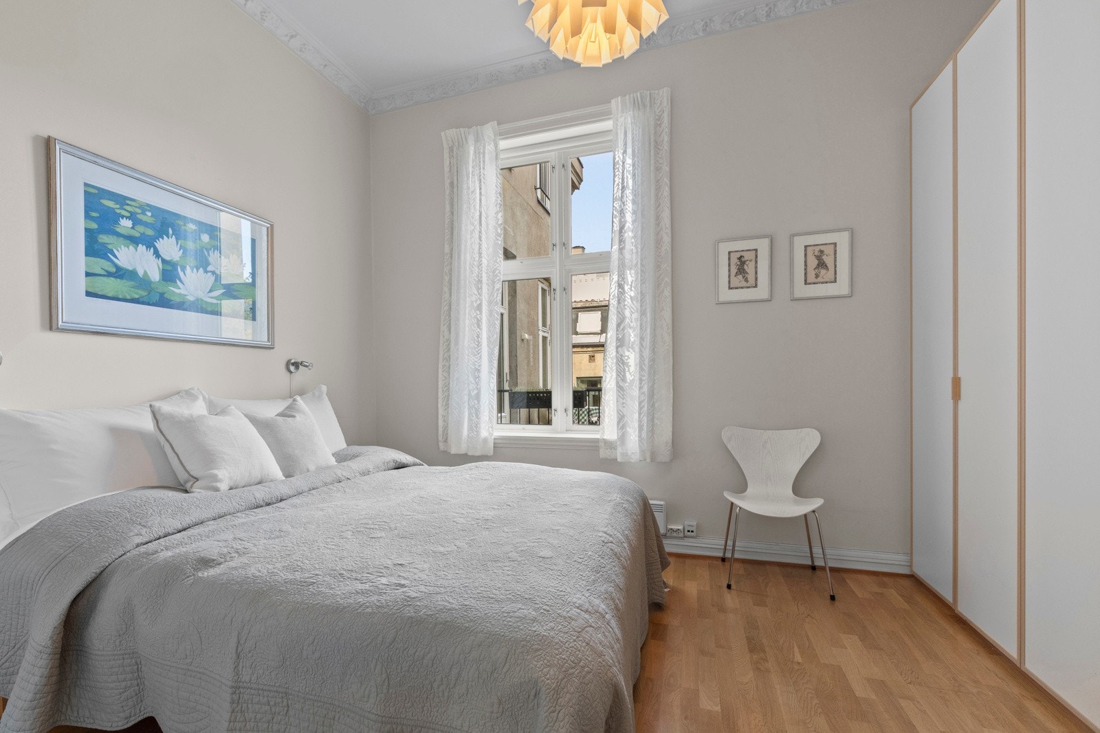 De to øvrige soverommene har fleksible bruksmuligheter - perfekt som barnerom, gjesterom eller hjemmekontor. Galleribilde