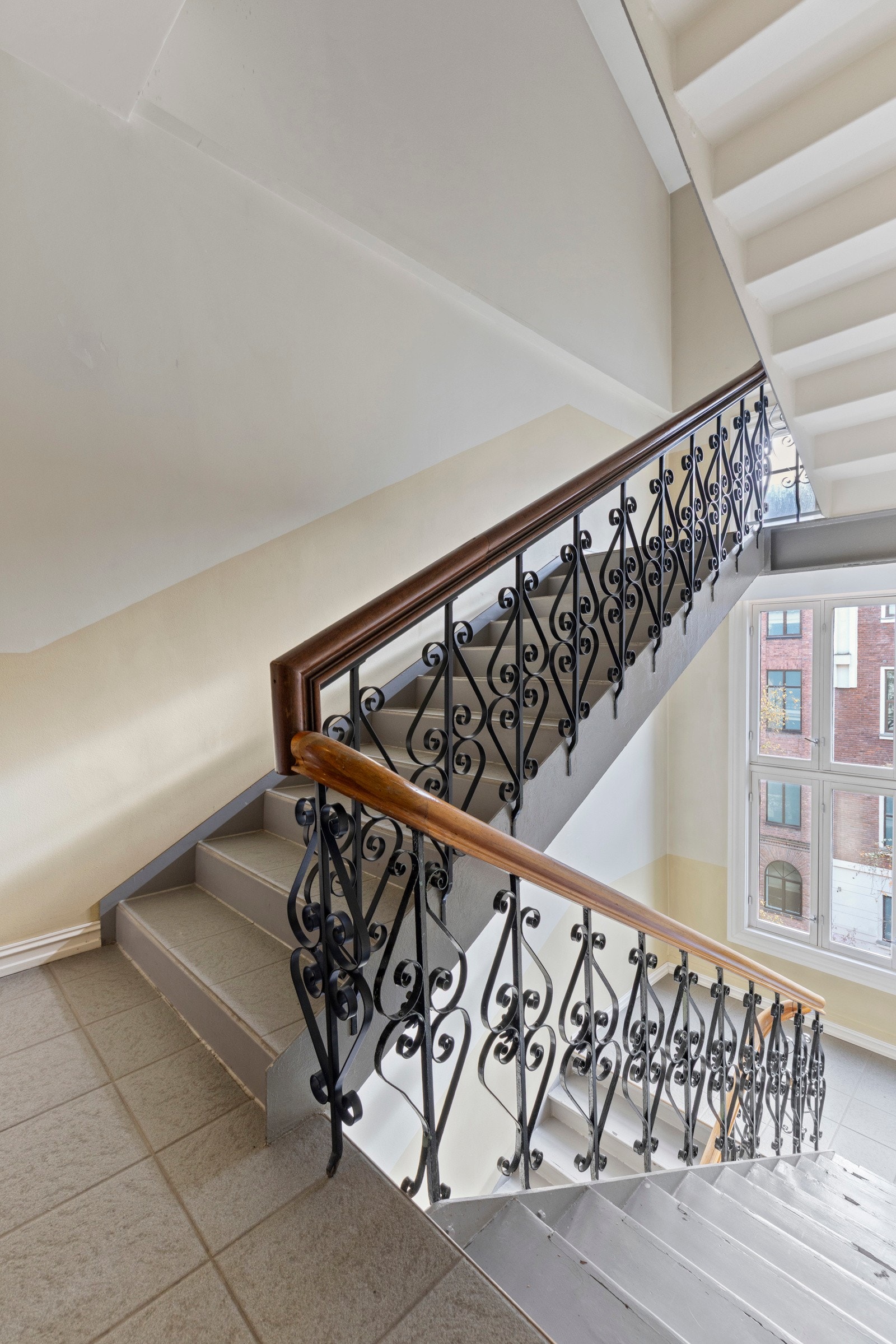 Klassisk leilighet i 4.etasje med heisadkomst. Galleribilde