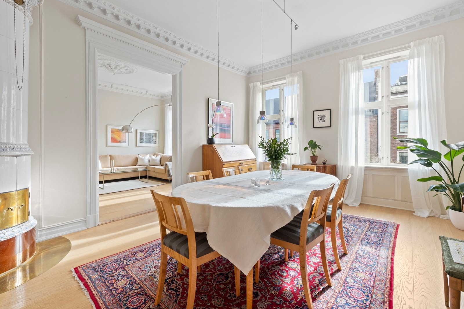 Det er varmefolie i hele leiligheten med unntak av soverom samt varmekabler på baderom. Galleribilde