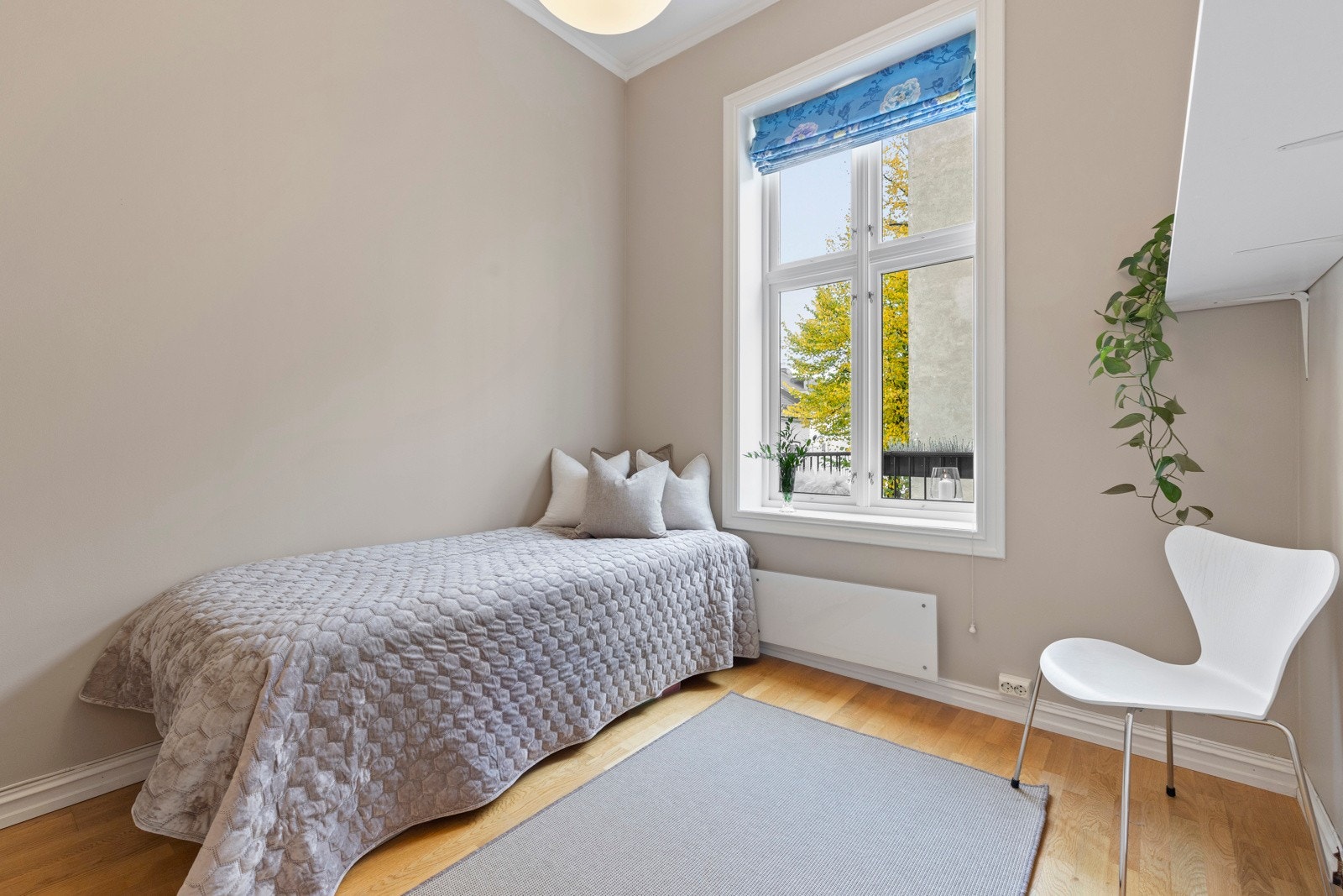 Soverom lll er i dag innredet som kontor Galleribilde