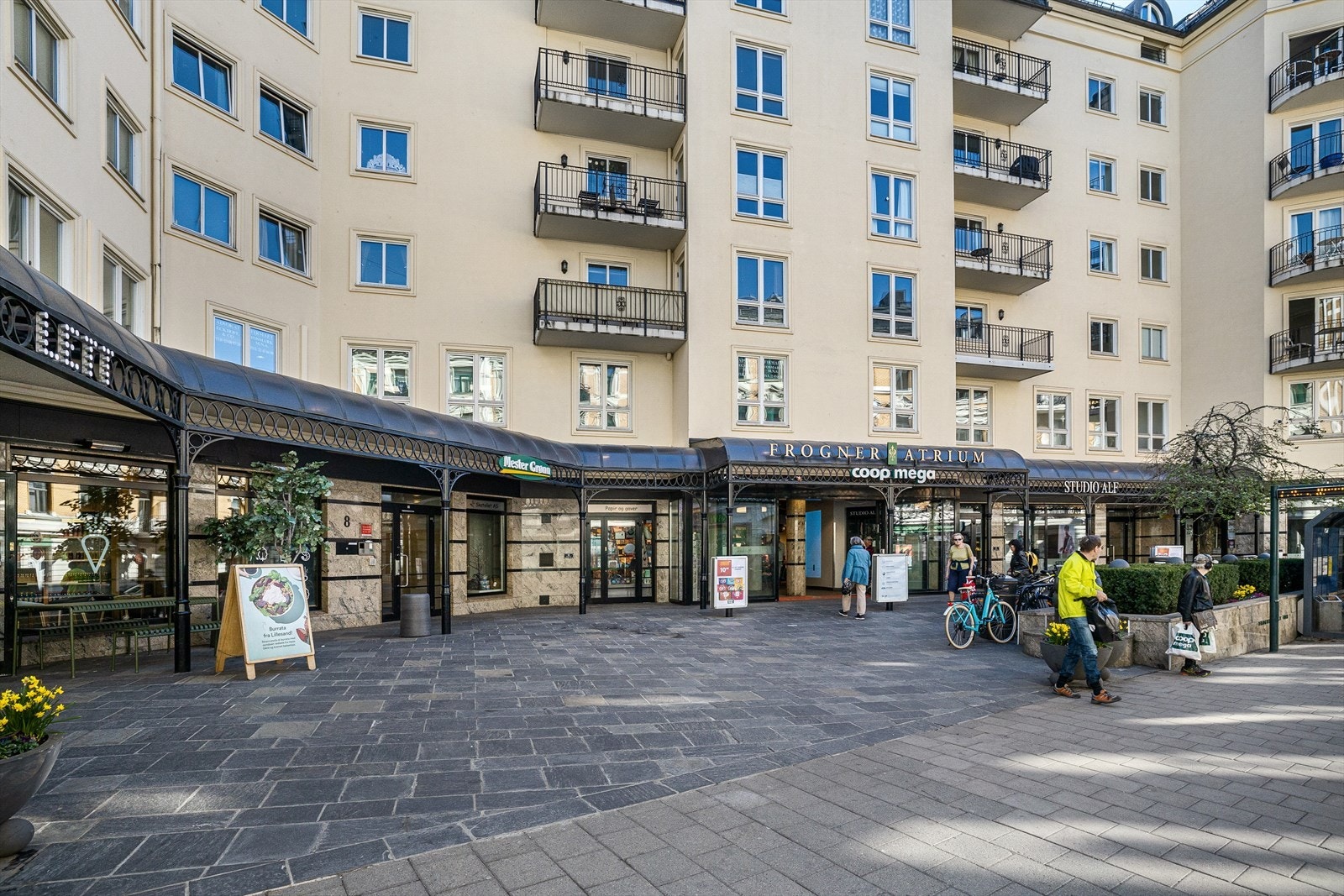 Frogner Atrium byr på hyggelige caféer, dagligvare og servicetilbud rett i nabolaget Galleribilde