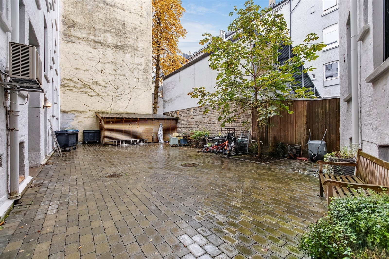 Hyggelig opparbeidet bakgård Galleribilde