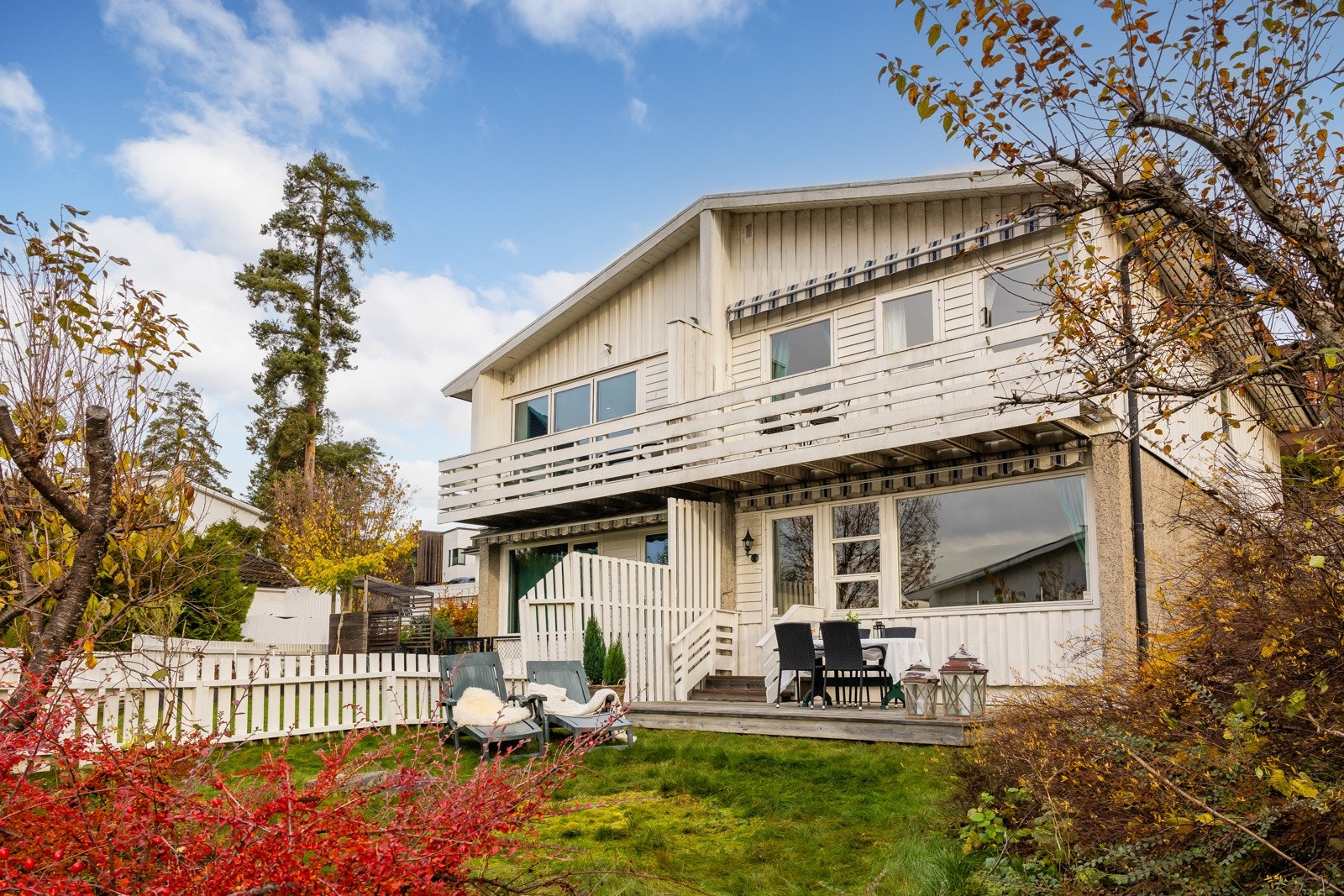 Halvpart av vertikaldelt tomannsbolig - Innerst i blindvei Galleribilde