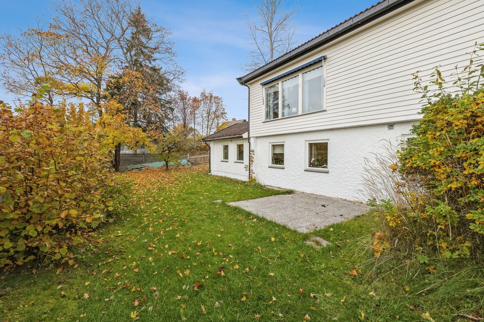 Tomten gir gode muligheter for lek og utendørsaktiviteter for hele familien. Galleribilde