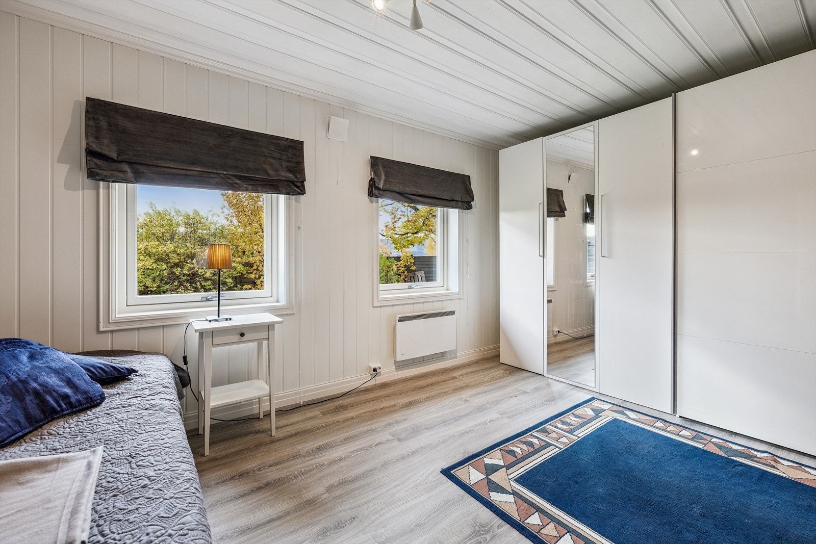 Soverom i underetasjen med god plass til seng og garderobeskap. Galleribilde