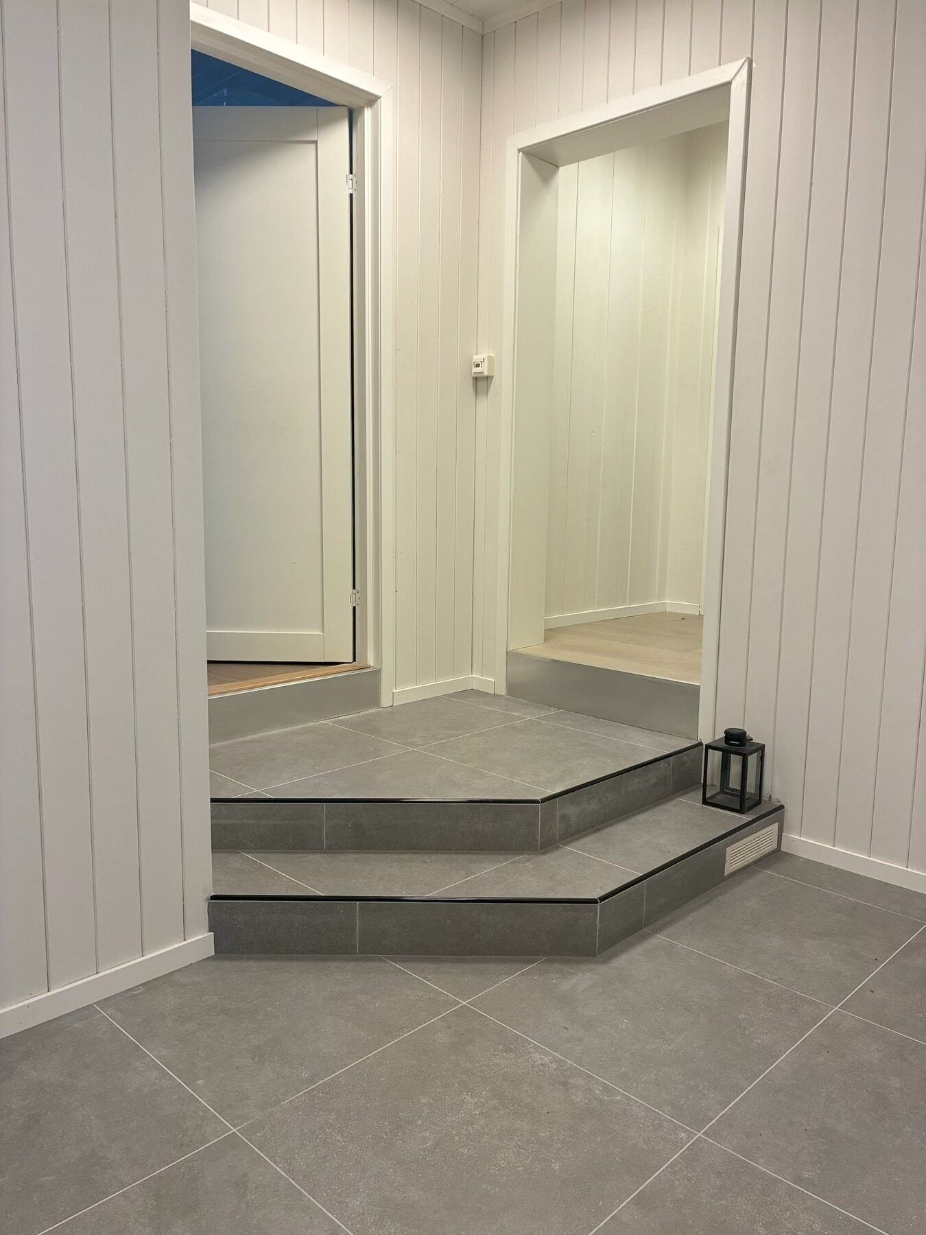 Entré med adkomst til øvrige rom. Galleribilde