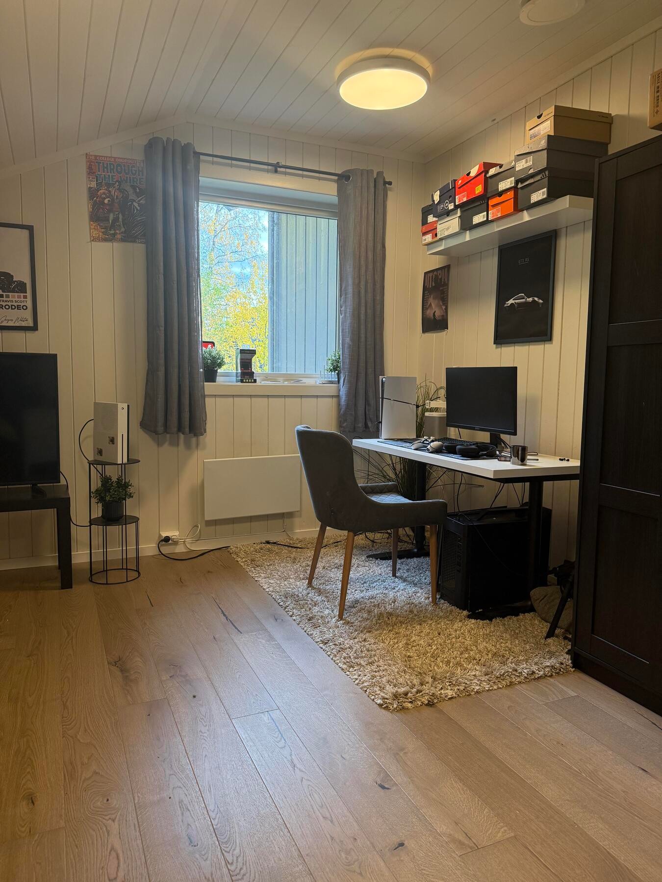 Soverom 2 med plass til ulike møbleringsløsninger. Galleribilde