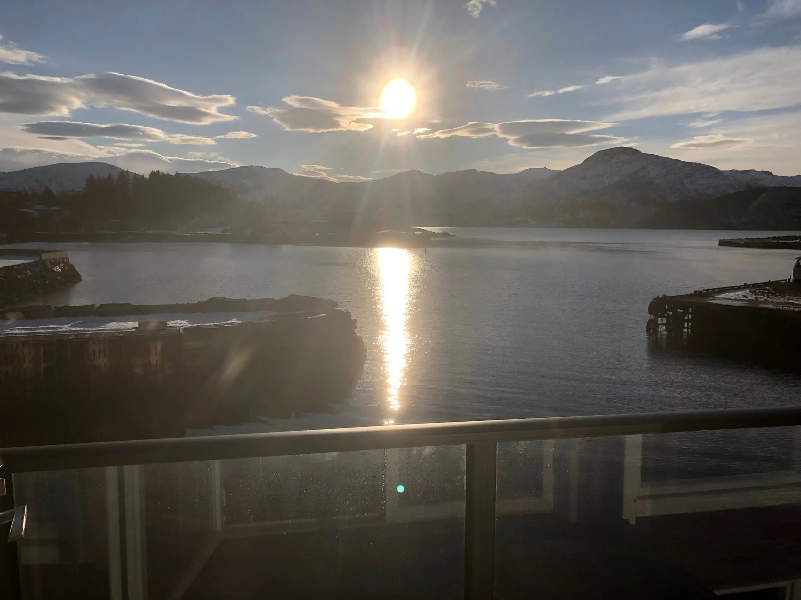 Nydelig å sitje på balkongen!
Ta med deg familie og venner og opplev denne sjeldne perla! Galleribilde