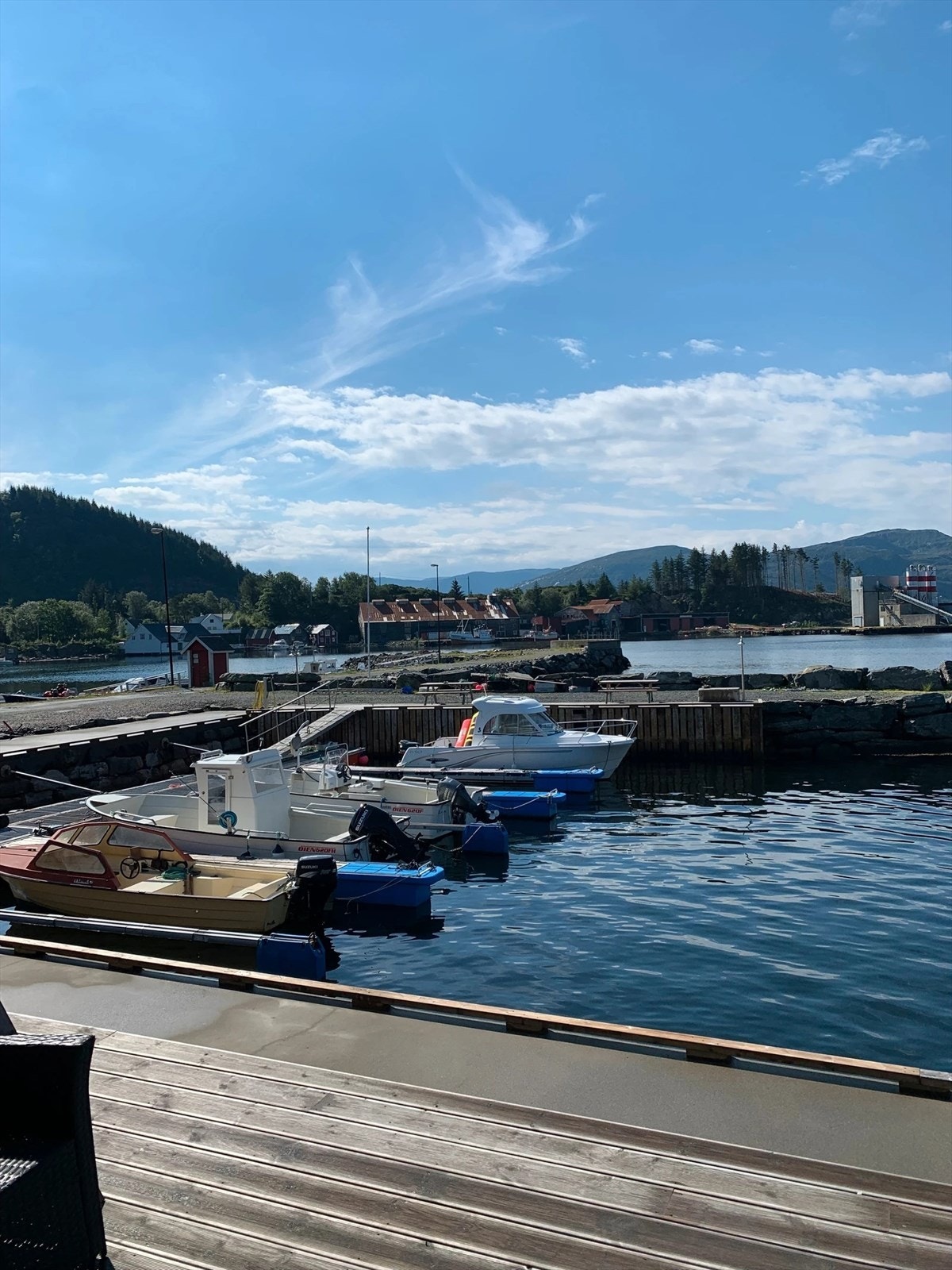 Terrasse mot molo, utgang frå stove/kjøkken Galleribilde