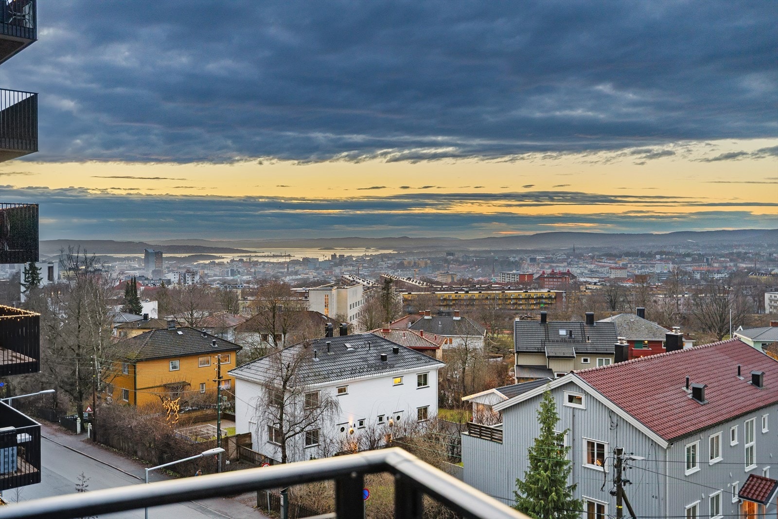 Det er ikke planer om ytterligere bygging som vil redusere utsikten til leiligheten. Galleribilde