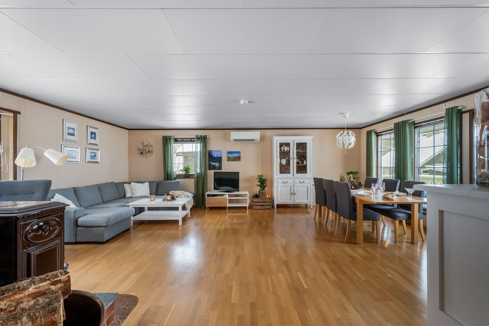 Peisovn og varmepumpe sørger for god og jevn temperatur. Galleribilde