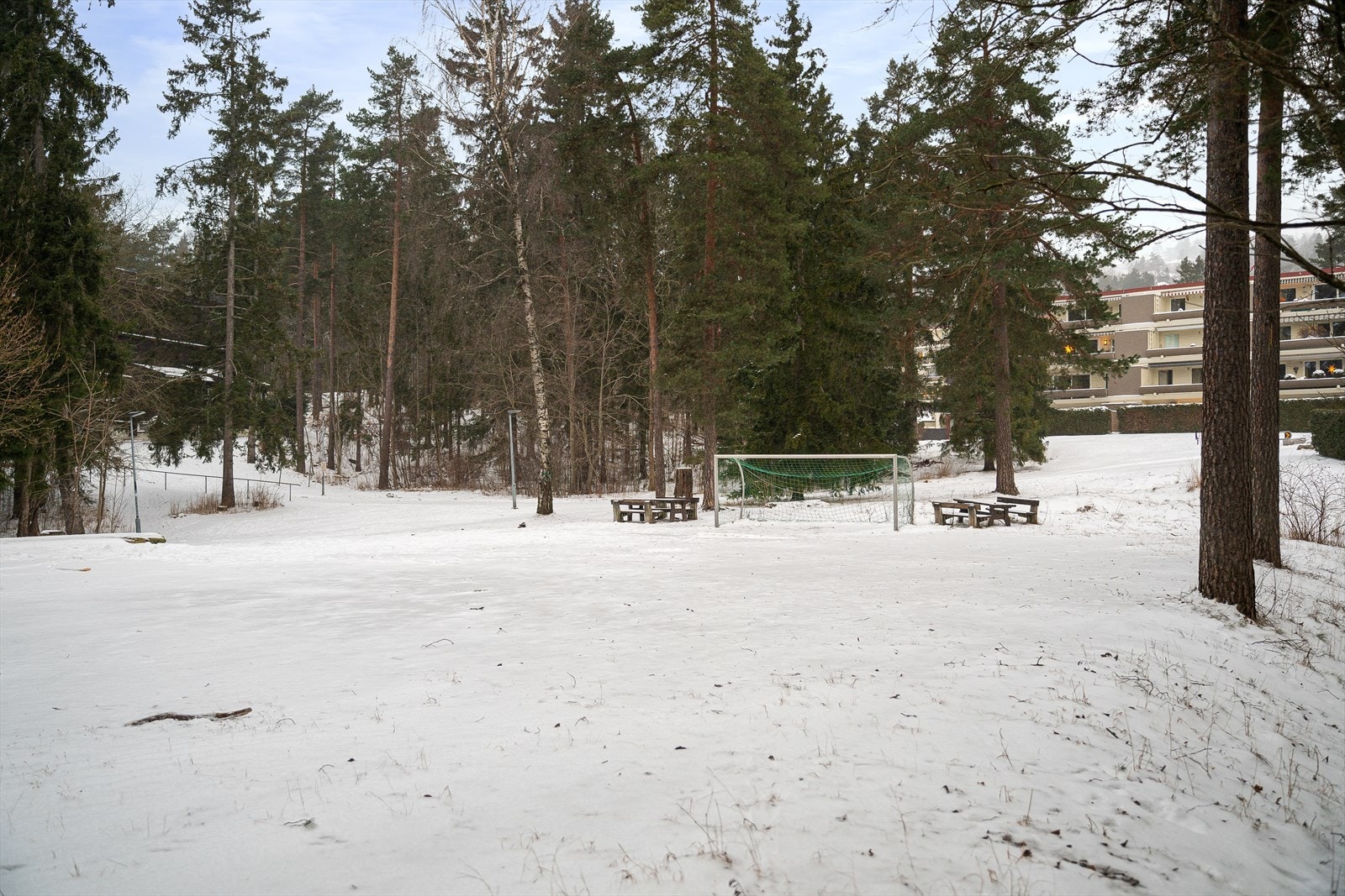 Nærområdet byr på fine fellesarealer med blant annet fotballbane. Galleribilde