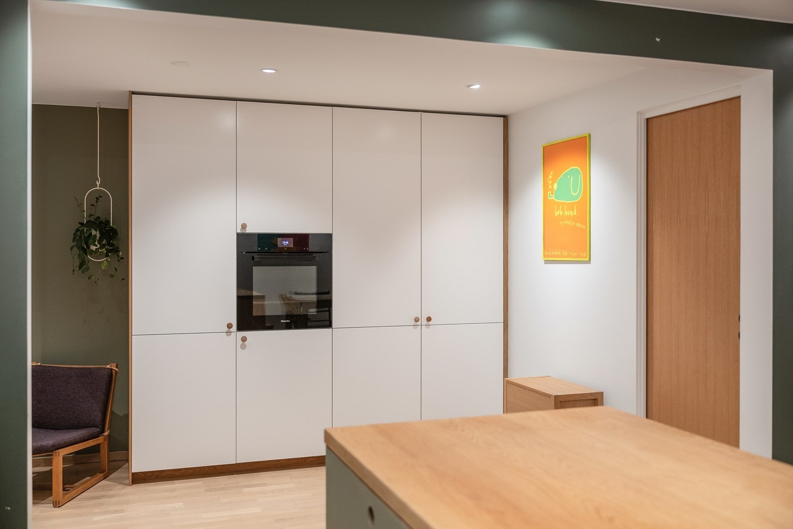 Alle hvitevarer er integrerte for et rent og ryddig uttrykk. Galleribilde