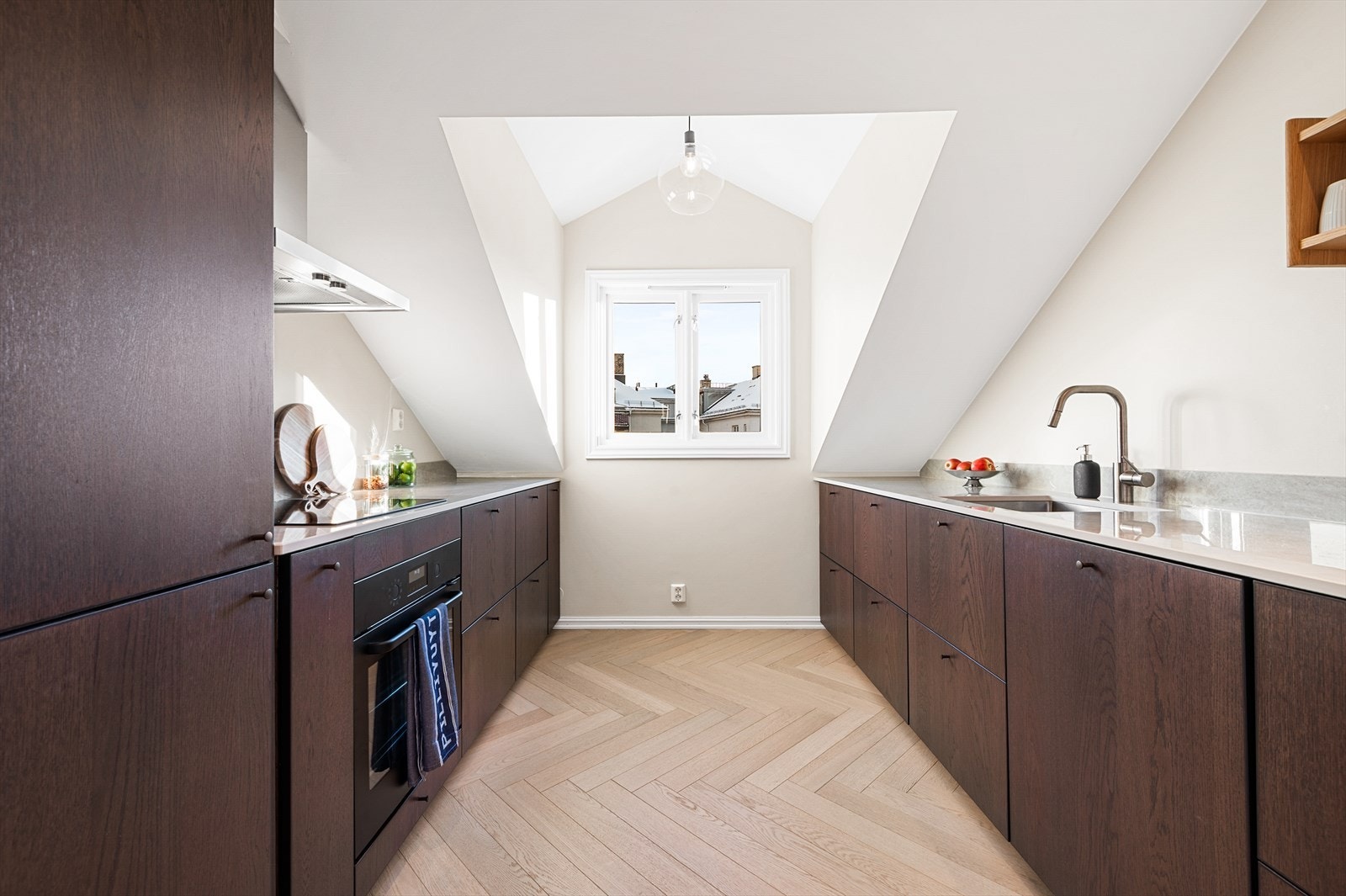 Pent oppusset loftsleilighet i klassisk bygård fra 1902 med spennende planløsning og ca. 82 kvm gulvareal Galleribilde