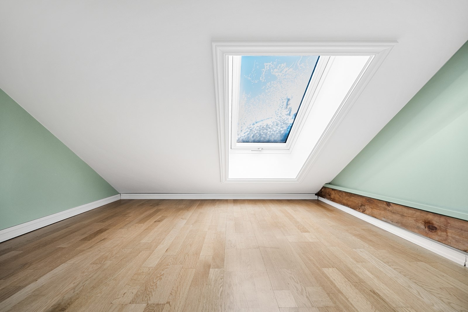 Hemsen har et gulvareal på ca. 6 kvm og kan benyttes til oppbevaring eller som en hyggelig lese- eller hobbykrok Galleribilde