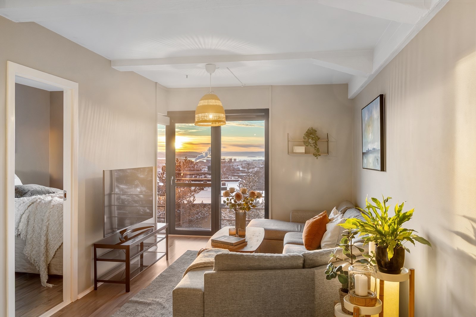 Leiligheten er utstyrt med behagelig gulvvarme i alle rom, bortsett fra soverommet, og gir høy bokomfort året rundt. Galleribilde