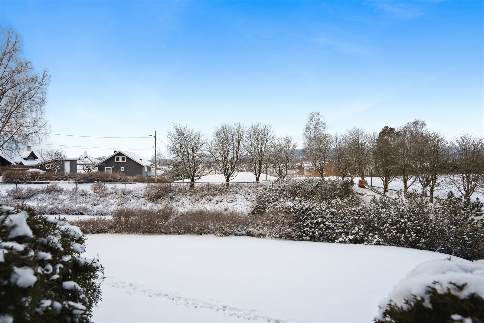 Her bor du høyt og fritt i et solrikt område nær marka Galleribilde
