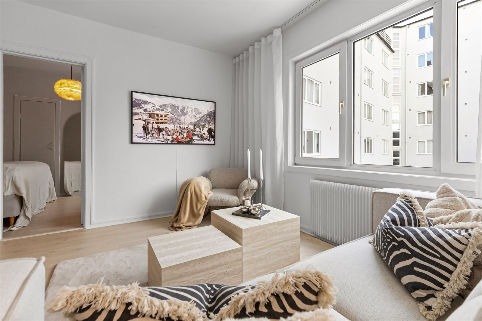 Oppvarming med radiatorer tilknyttet felles fyringsanlegg. A-konto varmtvann og fyring er inkludert i felleskostnader. Galleribilde