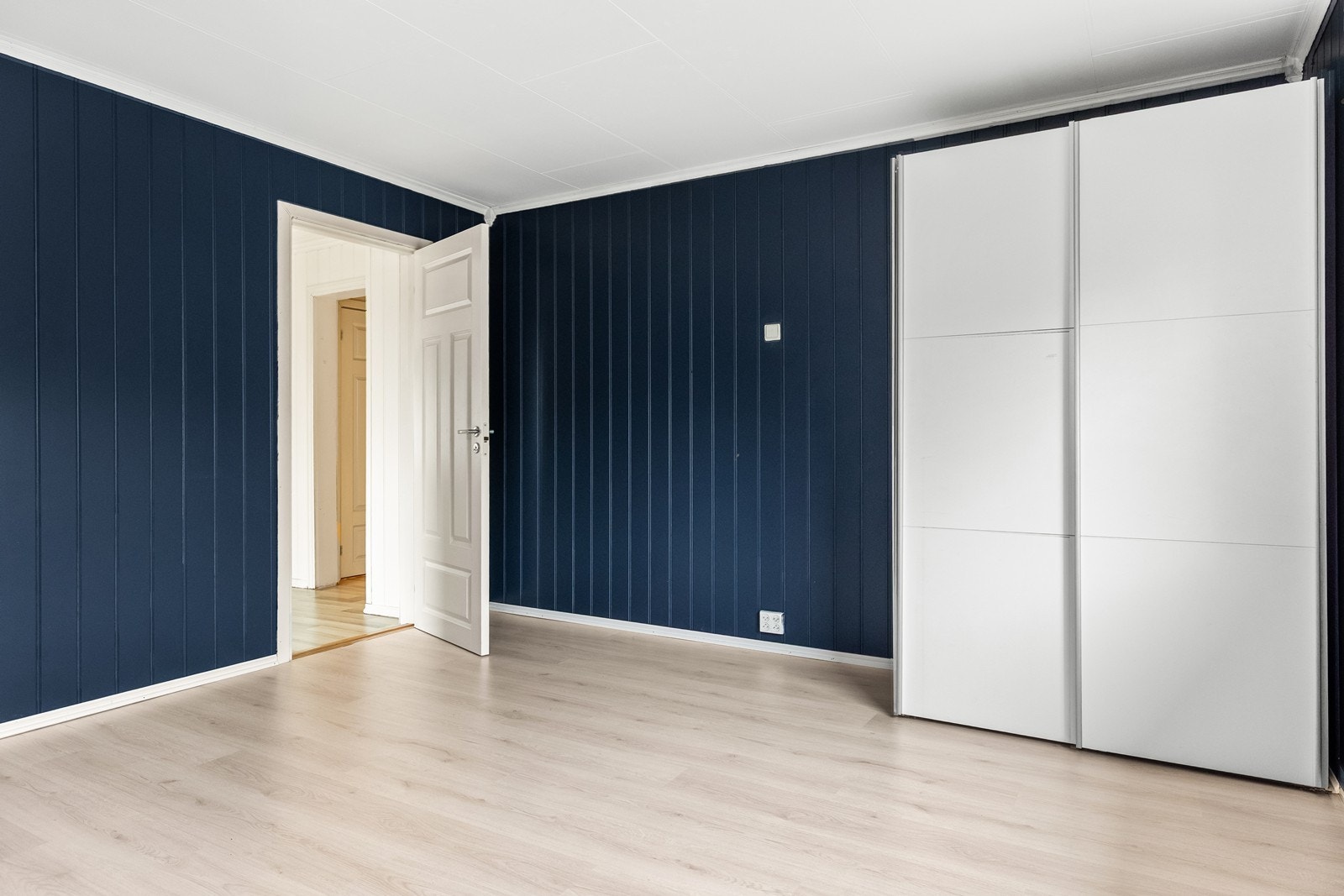 Dette soverommet har god plass til både seng og garderobeløsning. Galleribilde