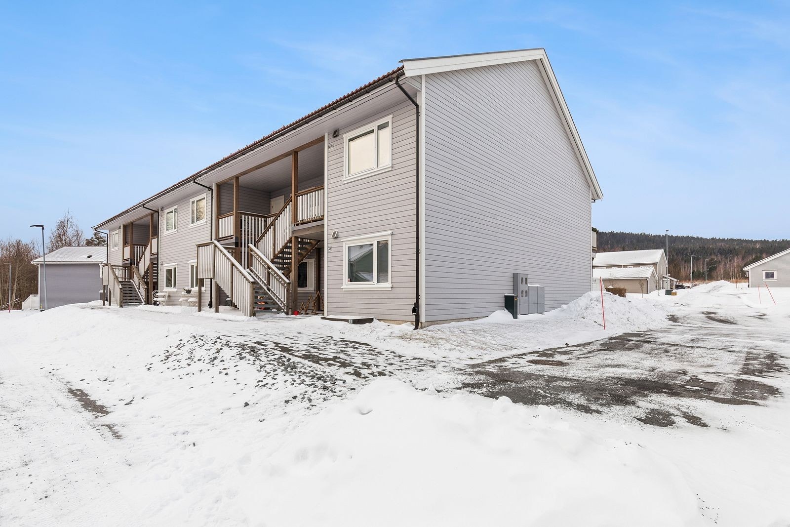 Leiligheten ligger i andre etasje i et boligbygg fra 2016. Galleribilde