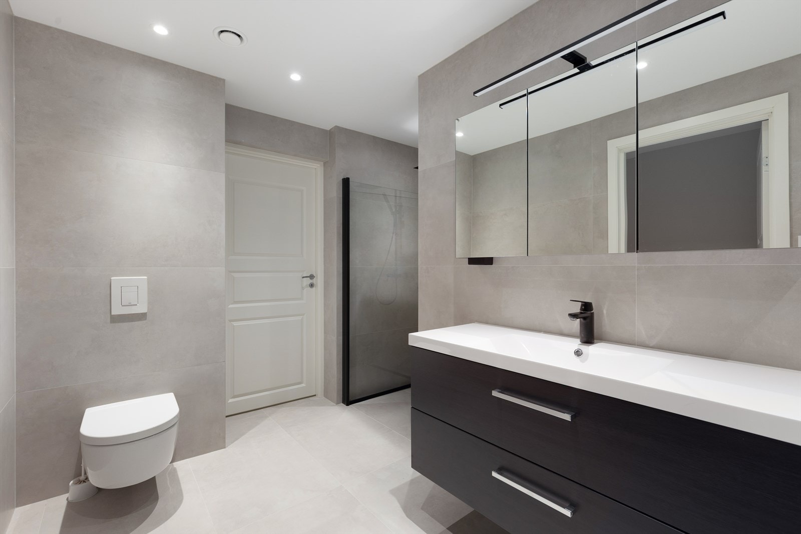 I tilknytning til badet har boligen et teknisk rom. Galleribilde