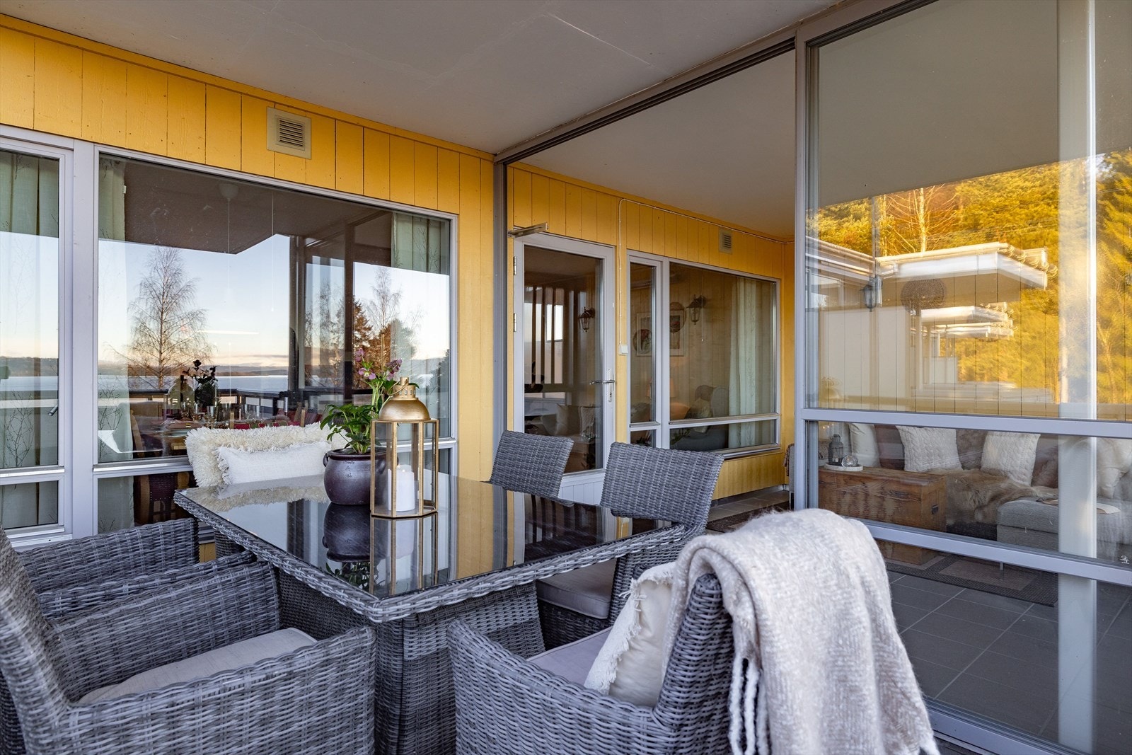 Dette er uten tvil en skikkelig fin uteplass for lange og late sommerdager, samt lune sene kvelder! Galleribilde