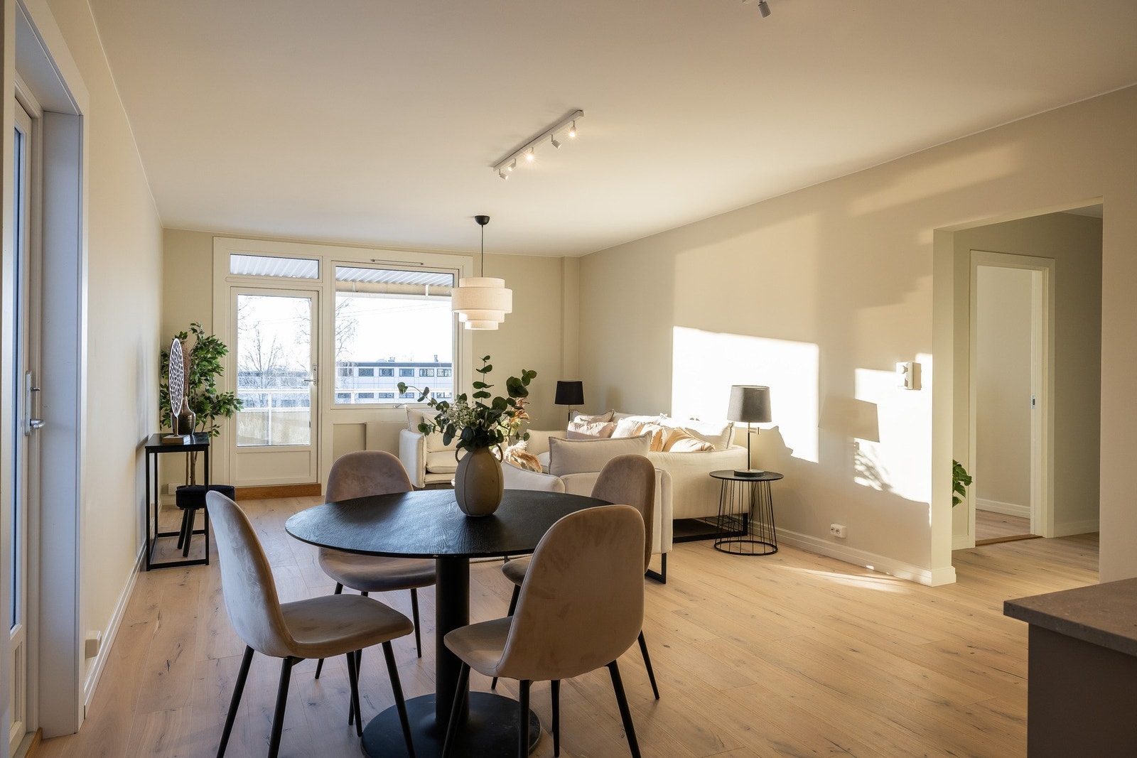 Velkommen til Eiksveien 88 B, presentert av Tinholt Eiendomsmegling. Galleribilde