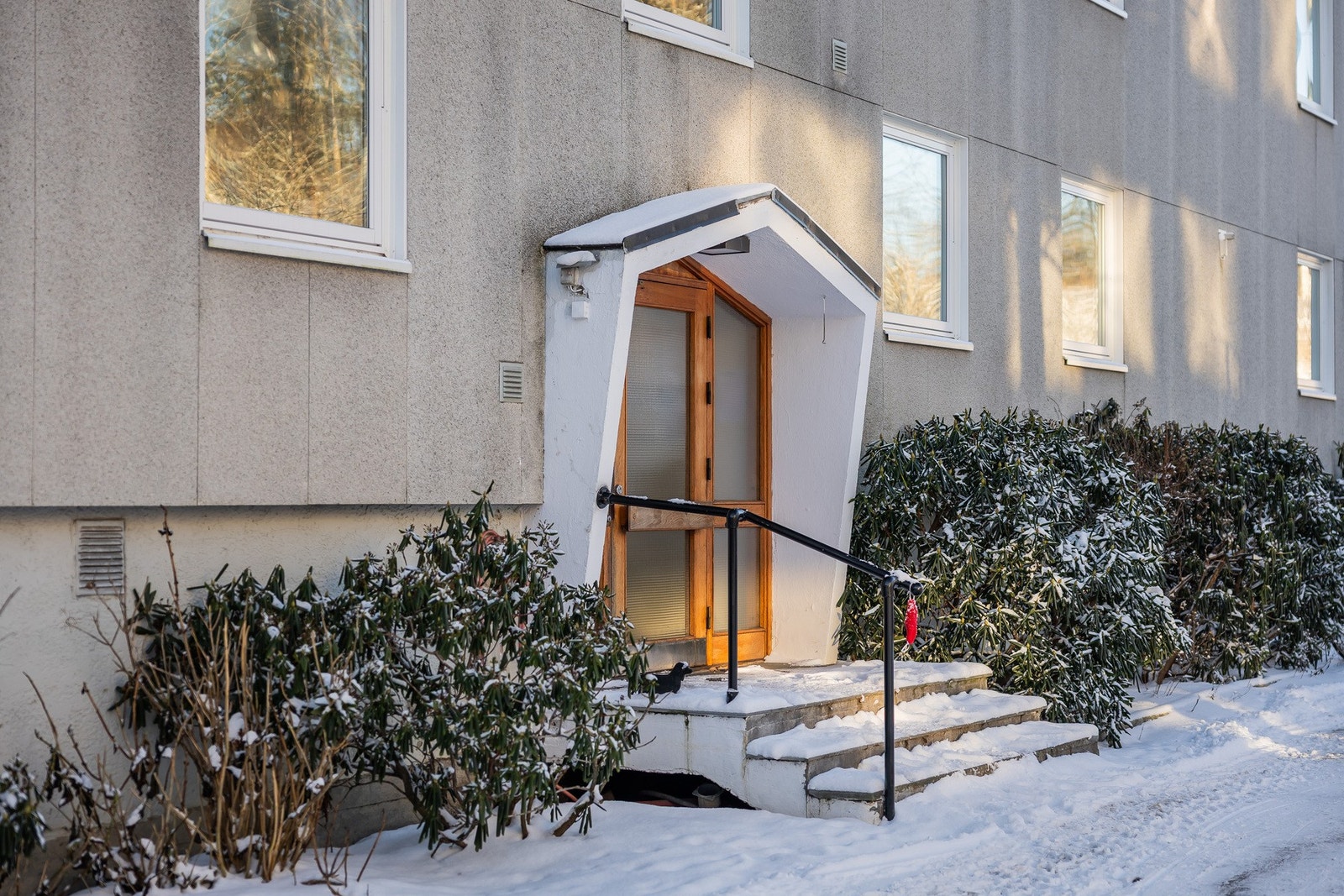 Boligen ligger i grønne omgivelser med nærhet til marka og et rikt tilbud av turmuligheter året rundt. Galleribilde