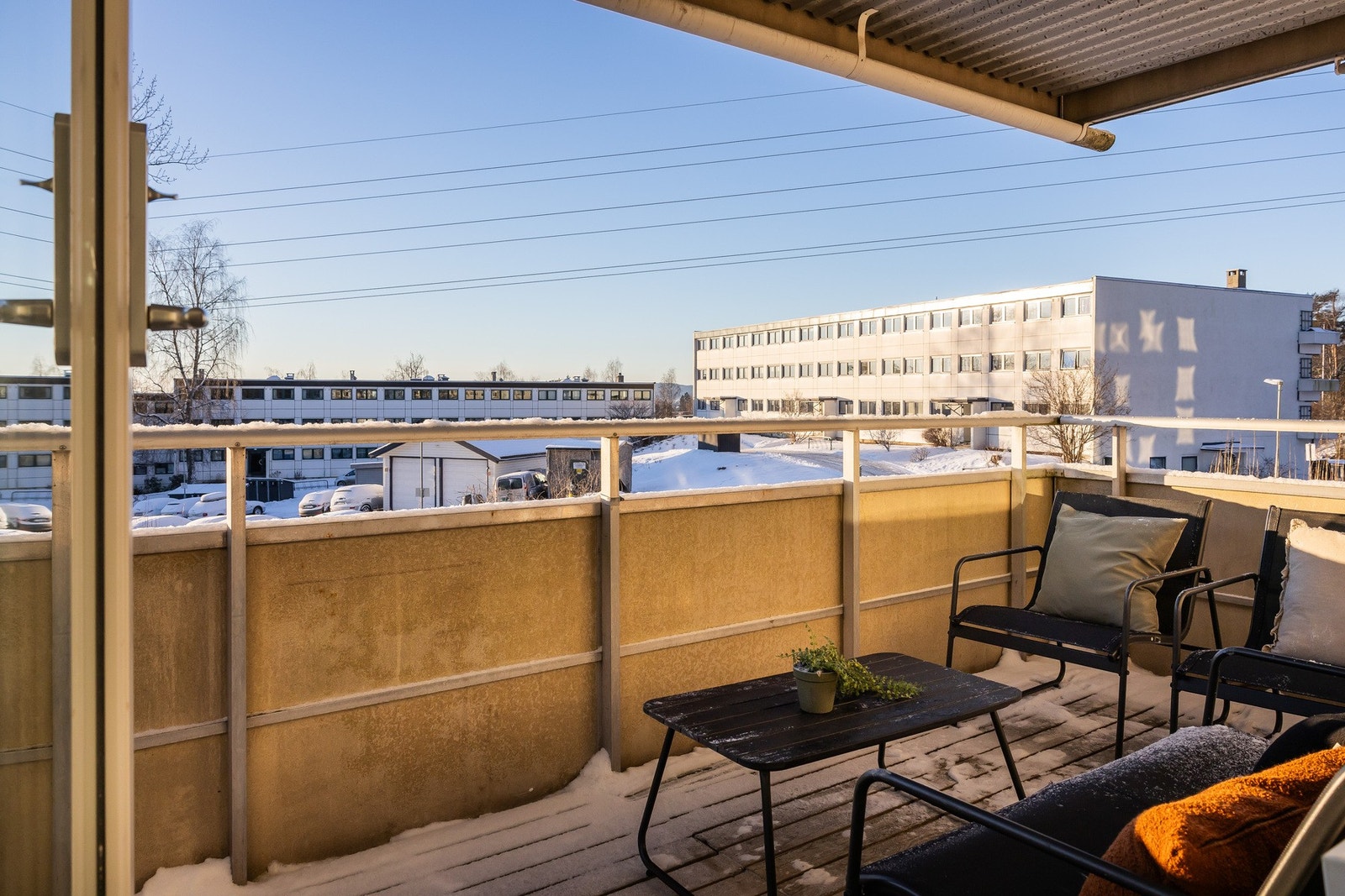 Stuen forlenges av en solrik balkong på 9 kvm. Galleribilde