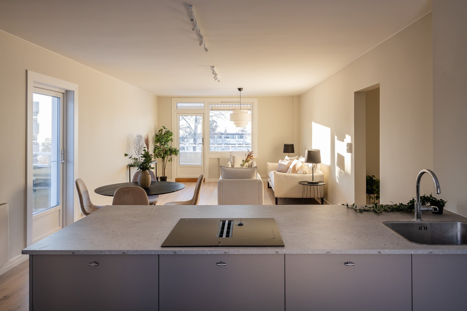 Ved spisebordet er det utgang til en ytterligere nordvestvendt balkong på 3 kvm. Galleribilde