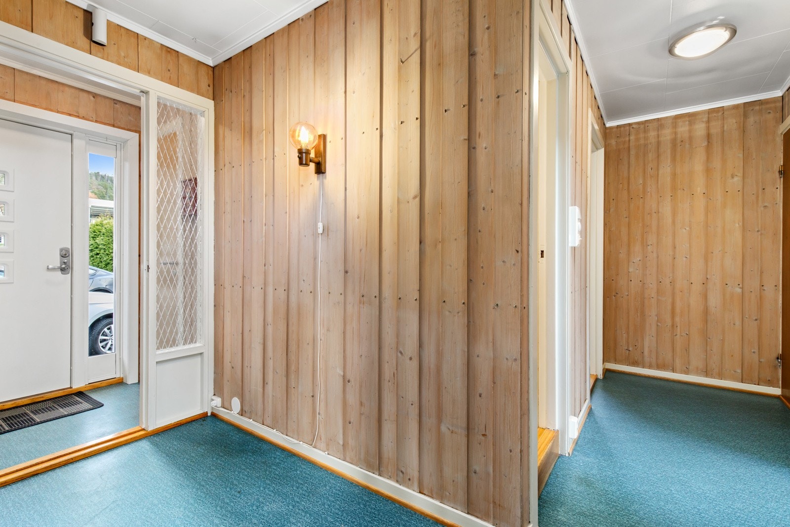 Gang som fører deg videre til bad og soverom Galleribilde