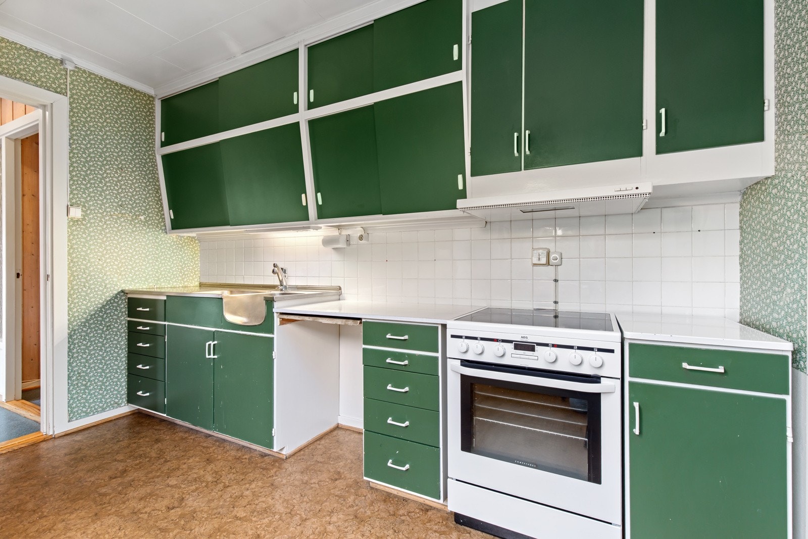 Innredningen har godt med skap- og benkeplass. Galleribilde