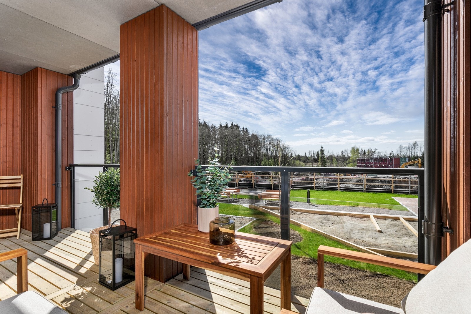 Utgang til en sydvestvendt balkong på 10 kvm. Bilde fra leilighet L104. Galleribilde