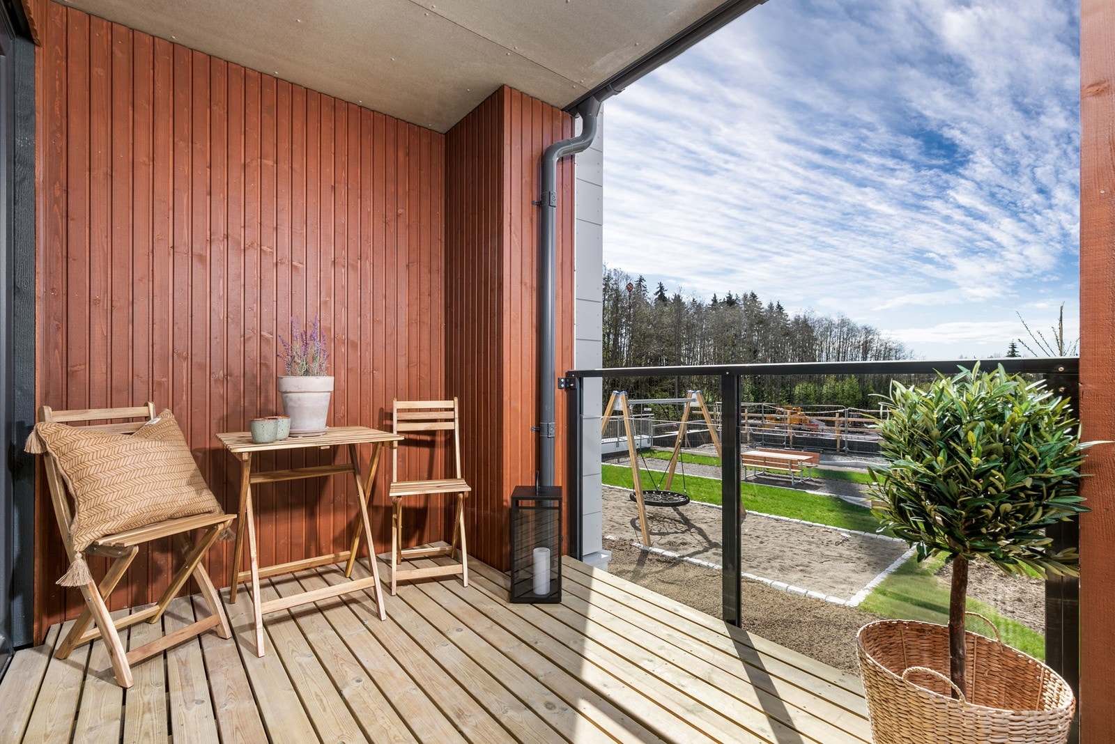 Her har man god plass til utemøbler etter eget ønske. Bilde fra leilighet L104. Galleribilde