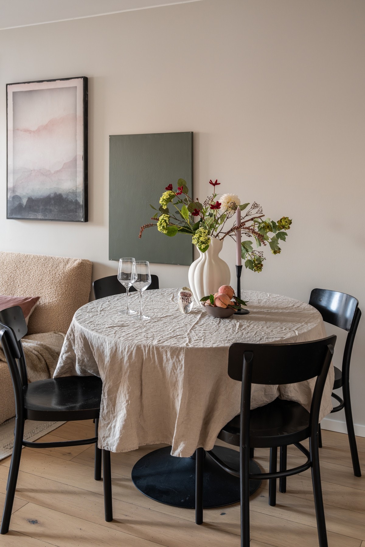 Leiligheten vil passe par med, og uten barn, venner eller familie som kjøper sammen, eller for deg som er på utkikk etter et godt utleieobjekt. Galleribilde