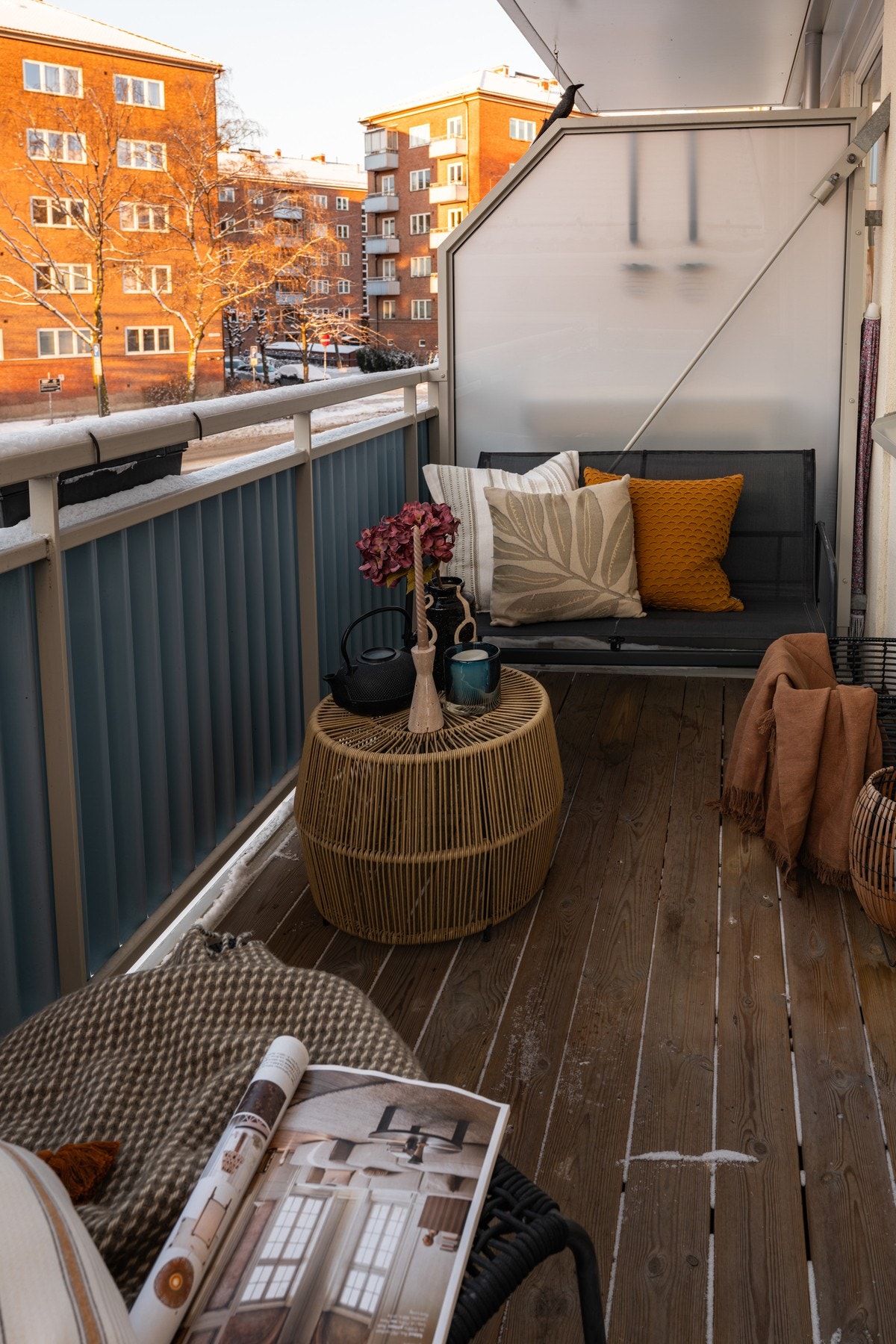Balkongen gir rom for både avslapning og sosiale stunder, og kan enkelt gjøres om til din egen lille oase. Galleribilde