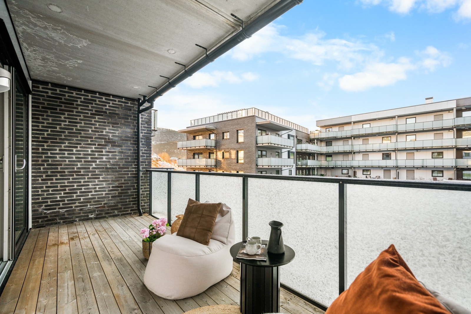 Balkongen er på 10,8 m². Galleribilde