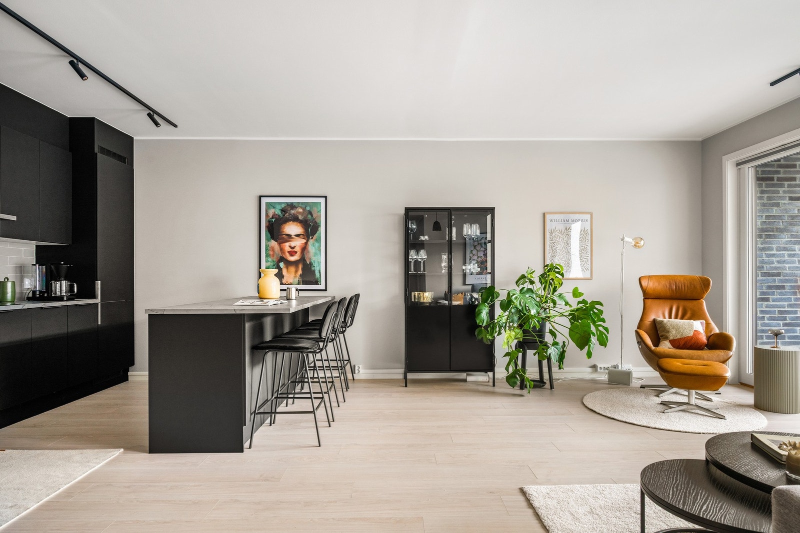 Rommet måler 33,6 m². Galleribilde