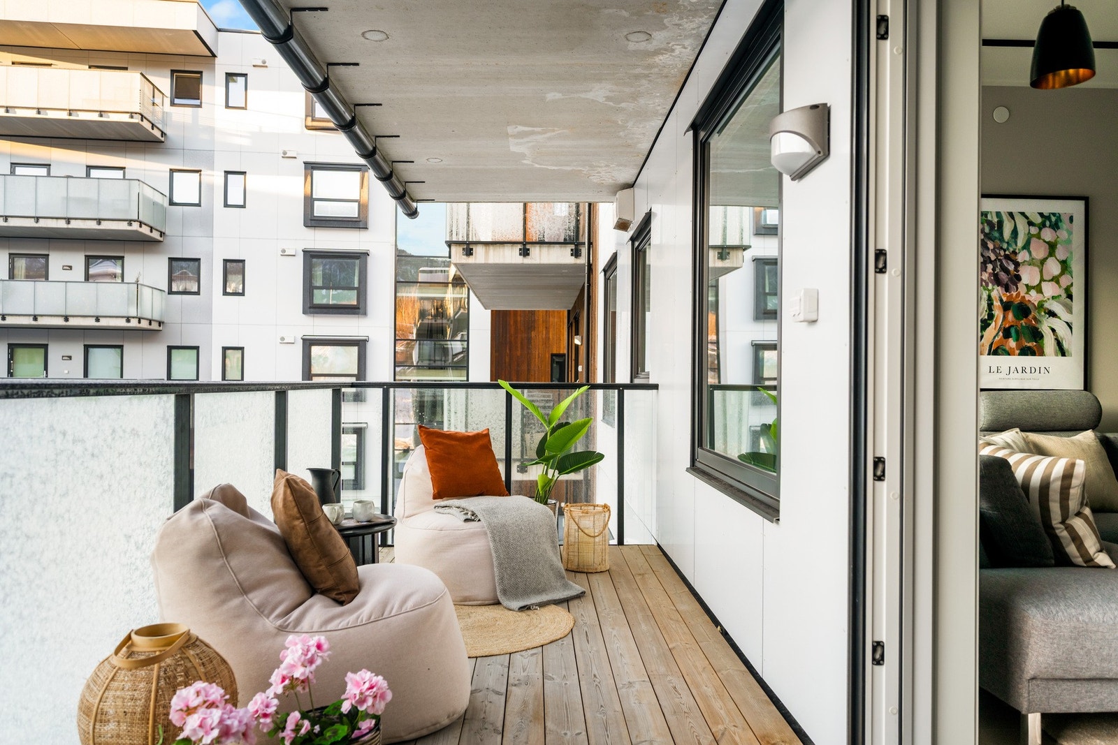 Her har man plass til sittegruppe, grill og beplantning. Galleribilde