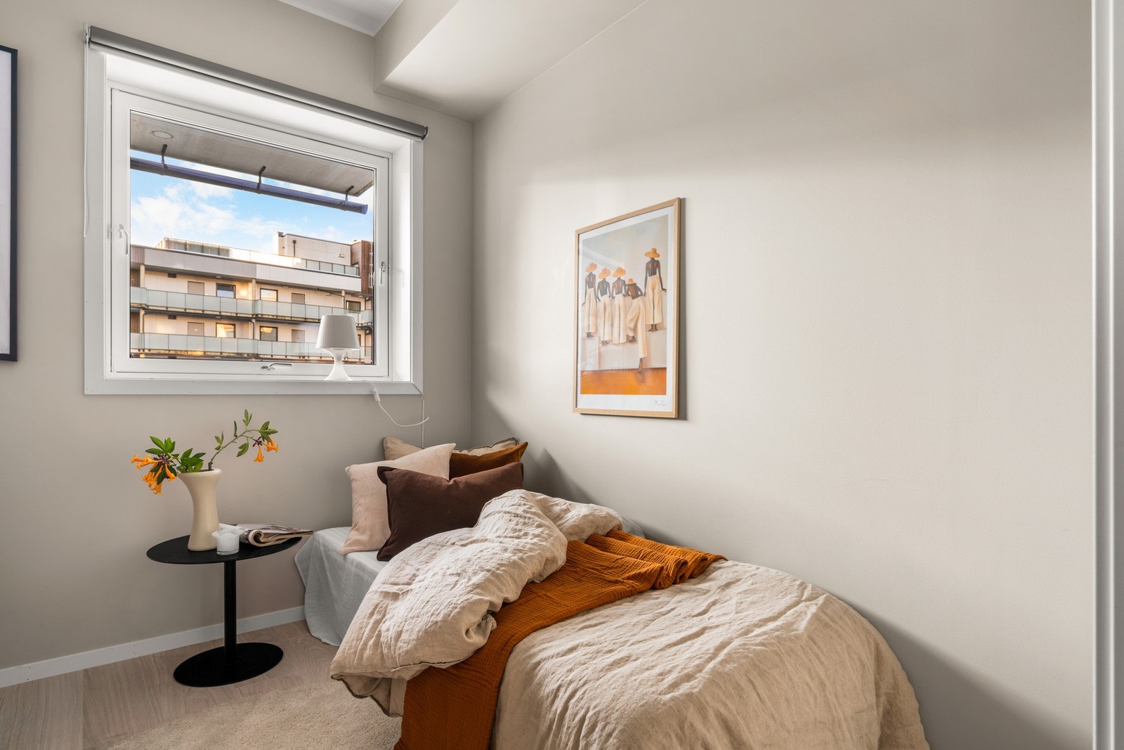 Dette er et allsidig rom som passer godt til barnerom, gjesterom, kontorløsning etc. Galleribilde