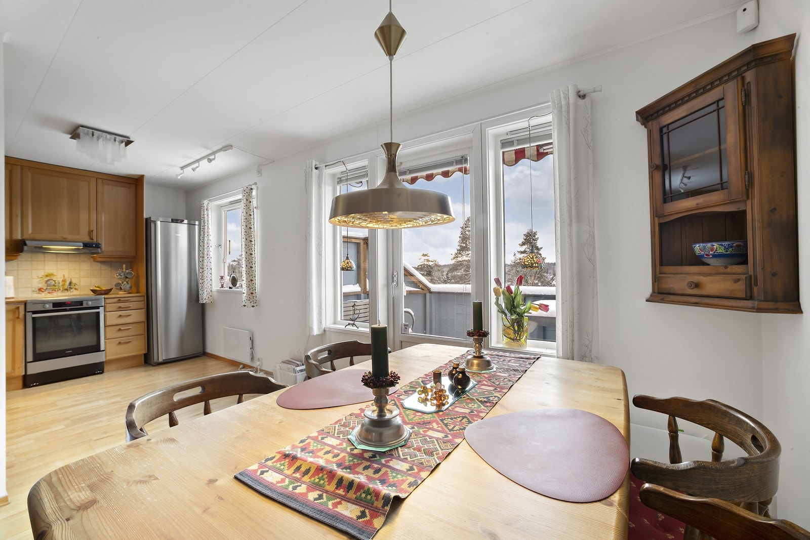 Hvitevarene på kjøkkenet følger med salget Galleribilde